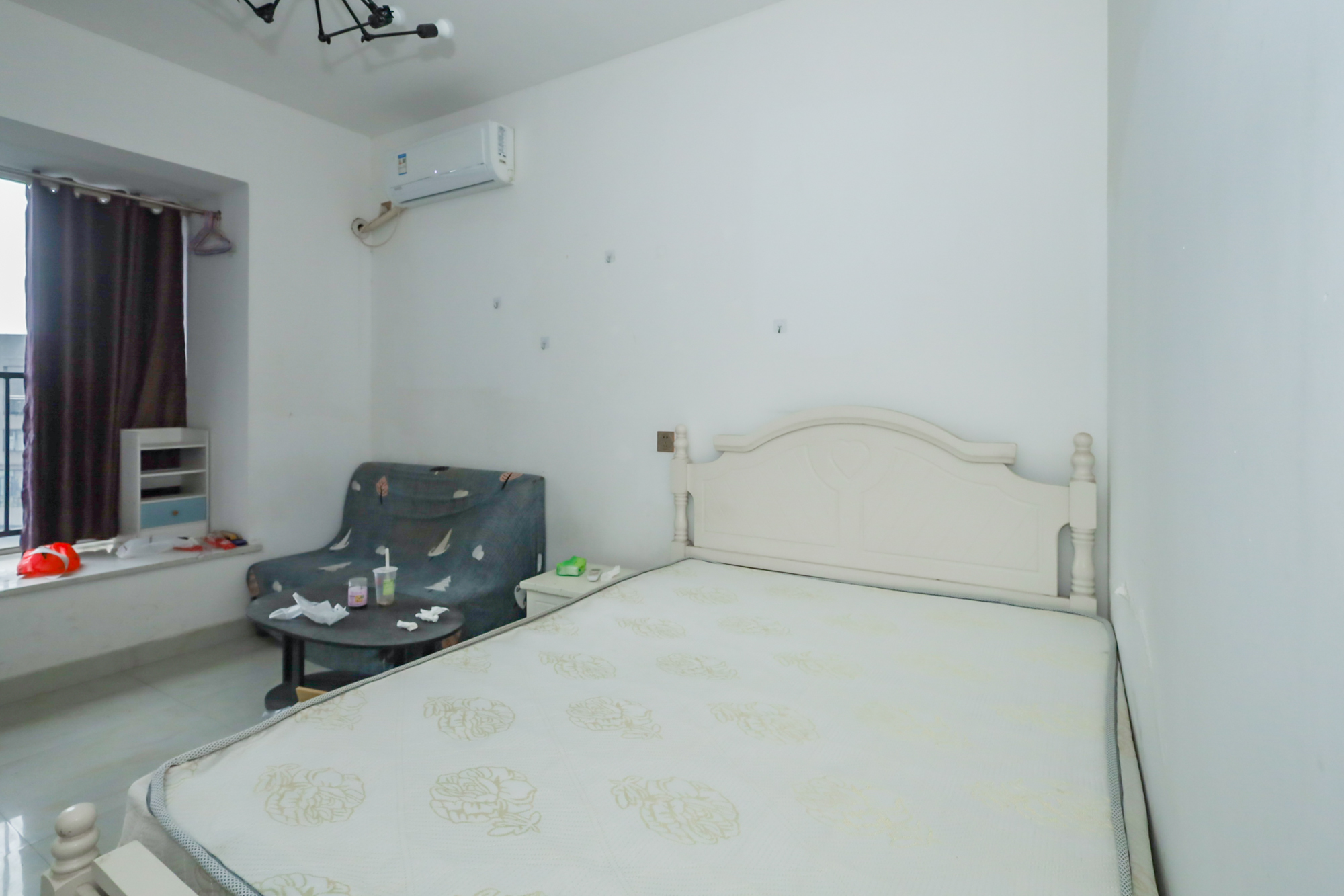 华韵城市海岸  5室2厅3卫   260.00万卧室