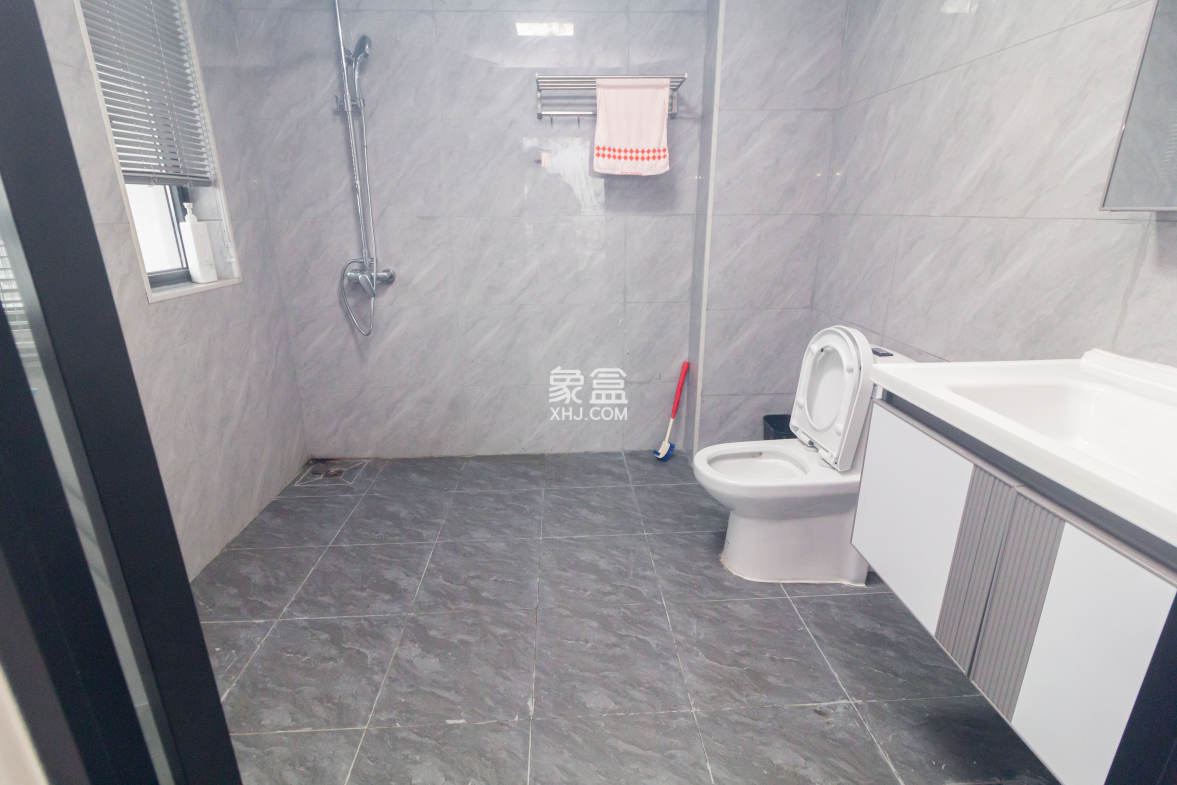 福天星中心(福天星雅苑) 4室2厅2卫 196.8万 福天星中心(福天星雅苑) 4室2厅2卫 196.8万卫生间