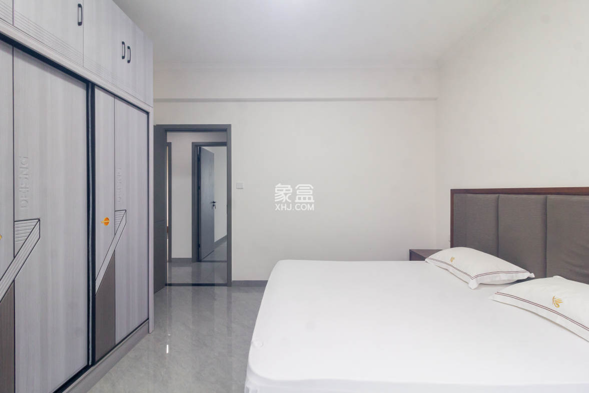 福天星中心(福天星雅苑) 4室2厅2卫 196.8万 福天星中心(福天星雅苑) 4室2厅2卫 196.8万卧室