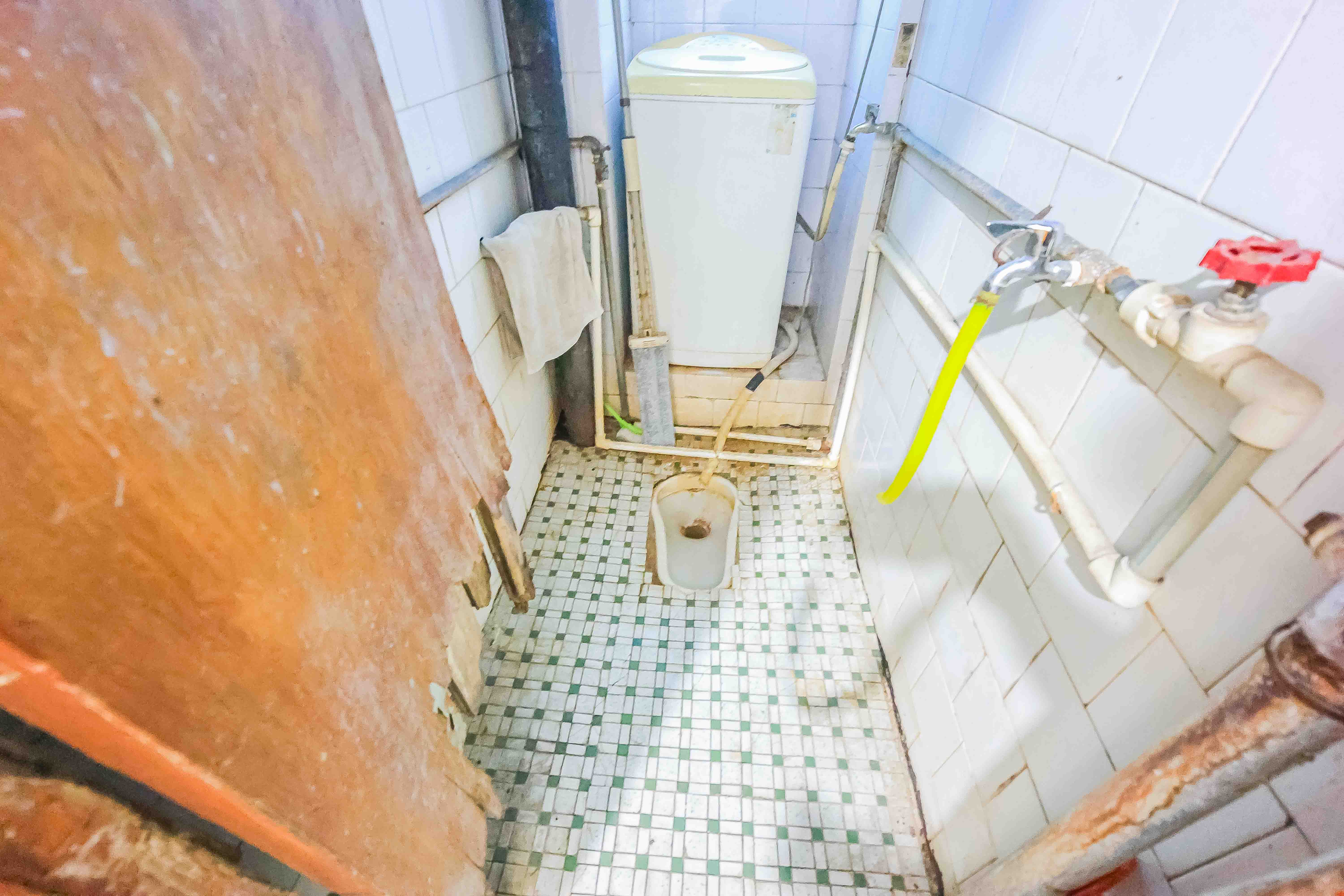 红旗社区  1室1厅1卫   32.00万其他