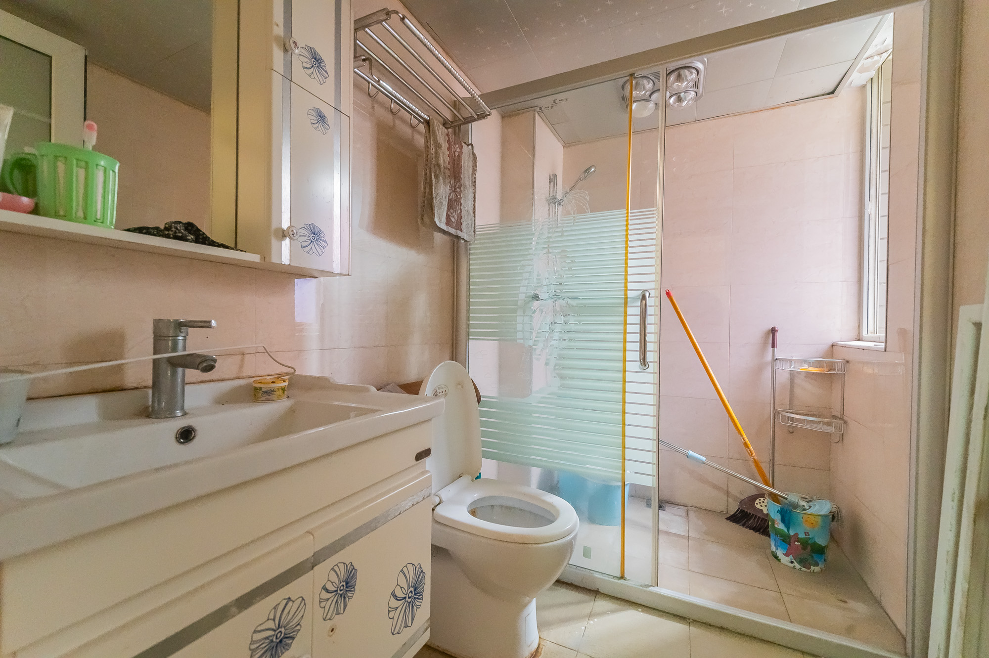 佳美星城  2室2厅1卫    55.5万卫生间