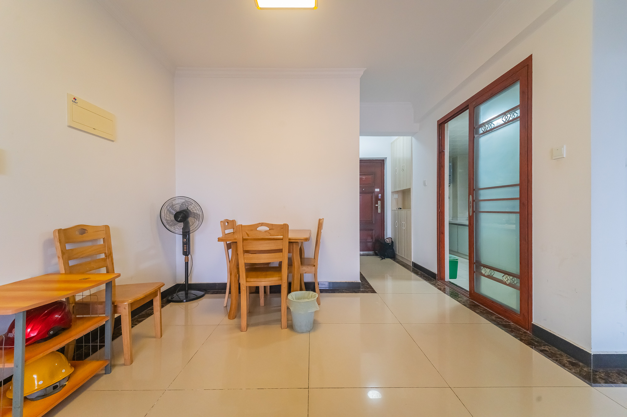 星湖湾二期高层  3室2厅1卫    68.0万客厅