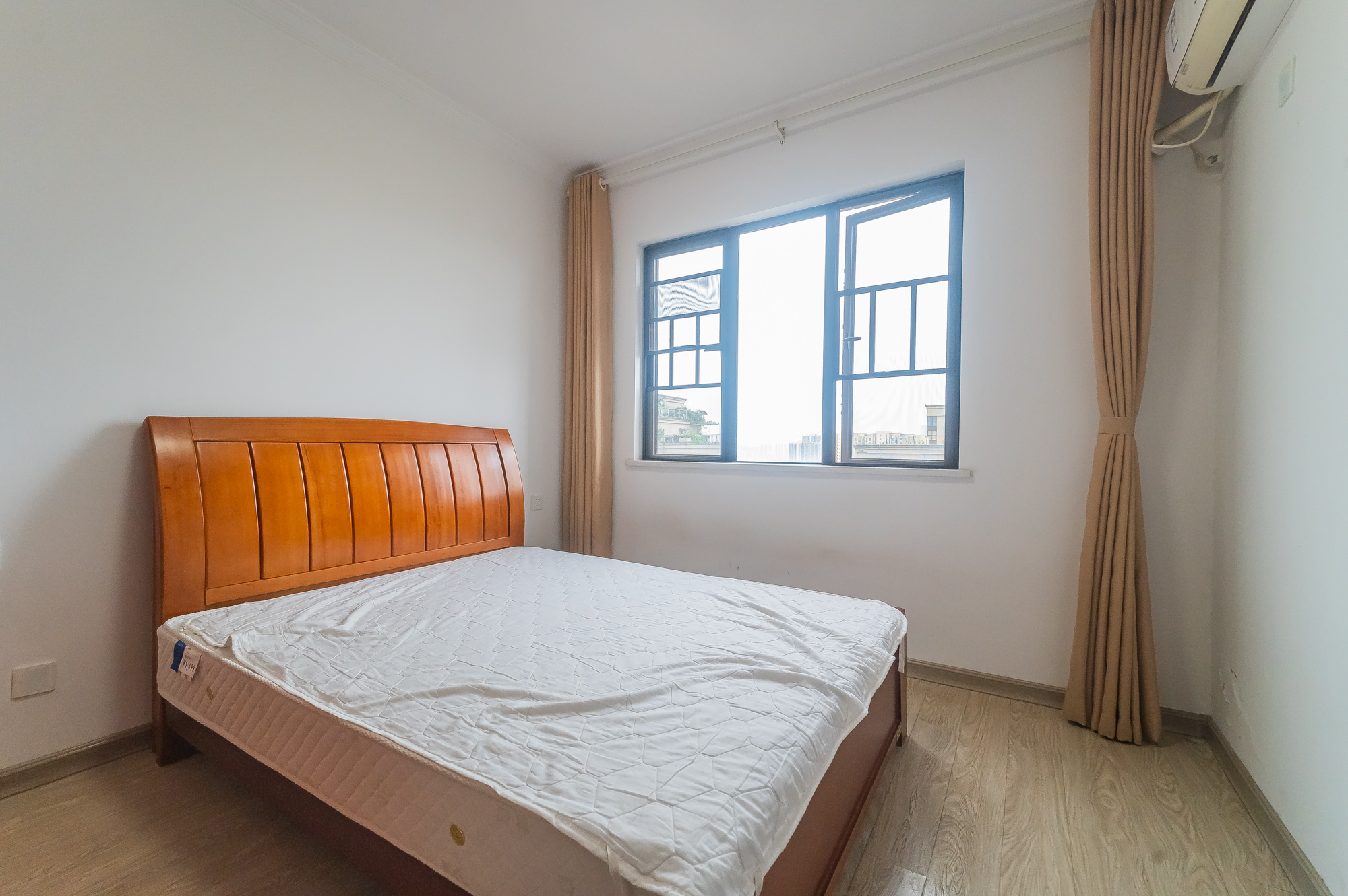 星湖湾二期高层  3室2厅1卫    68.0万卧室