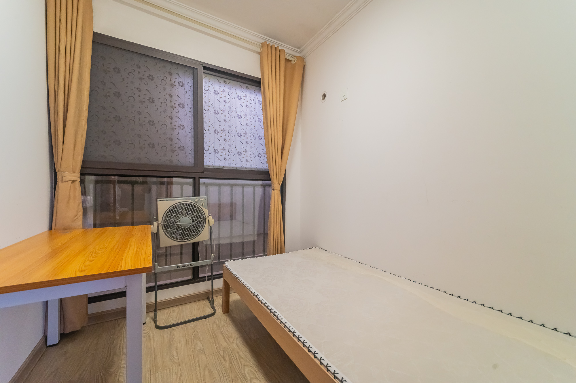 星湖湾二期高层  3室2厅1卫    68.0万卧室