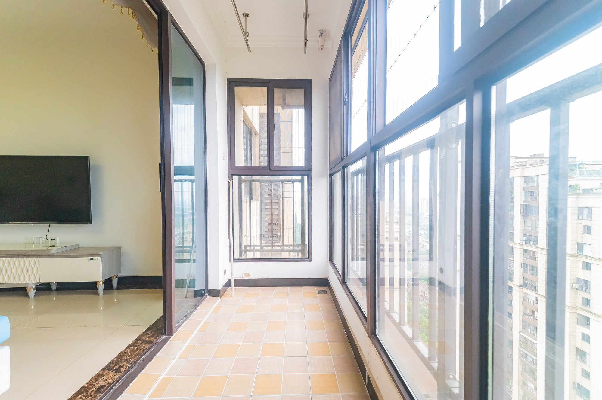 星湖湾二期高层  3室2厅1卫    68.0万阳台