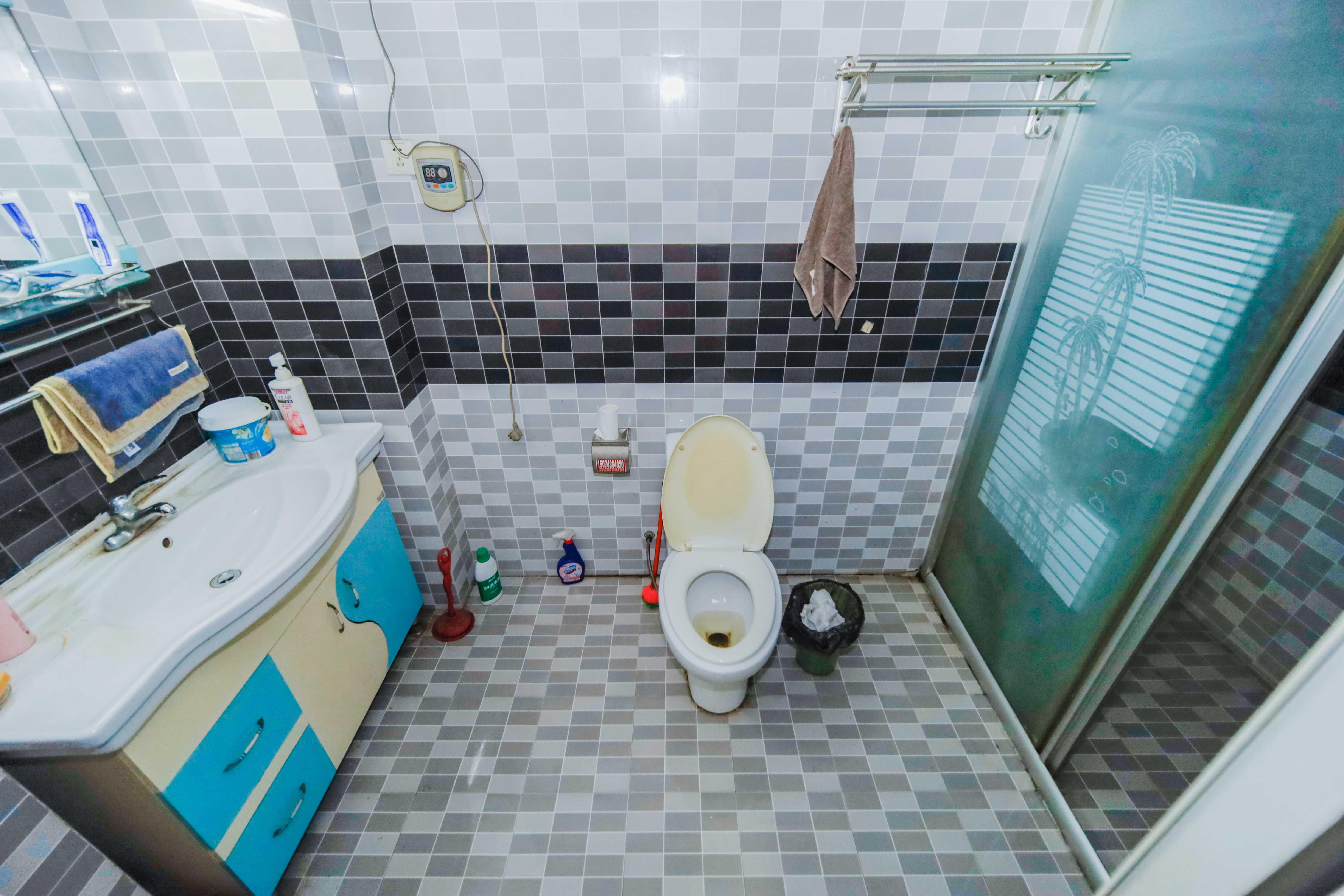 德馨园 3室2厅1卫 90.0万 德馨园 3室2厅1卫 90.0万卫生间