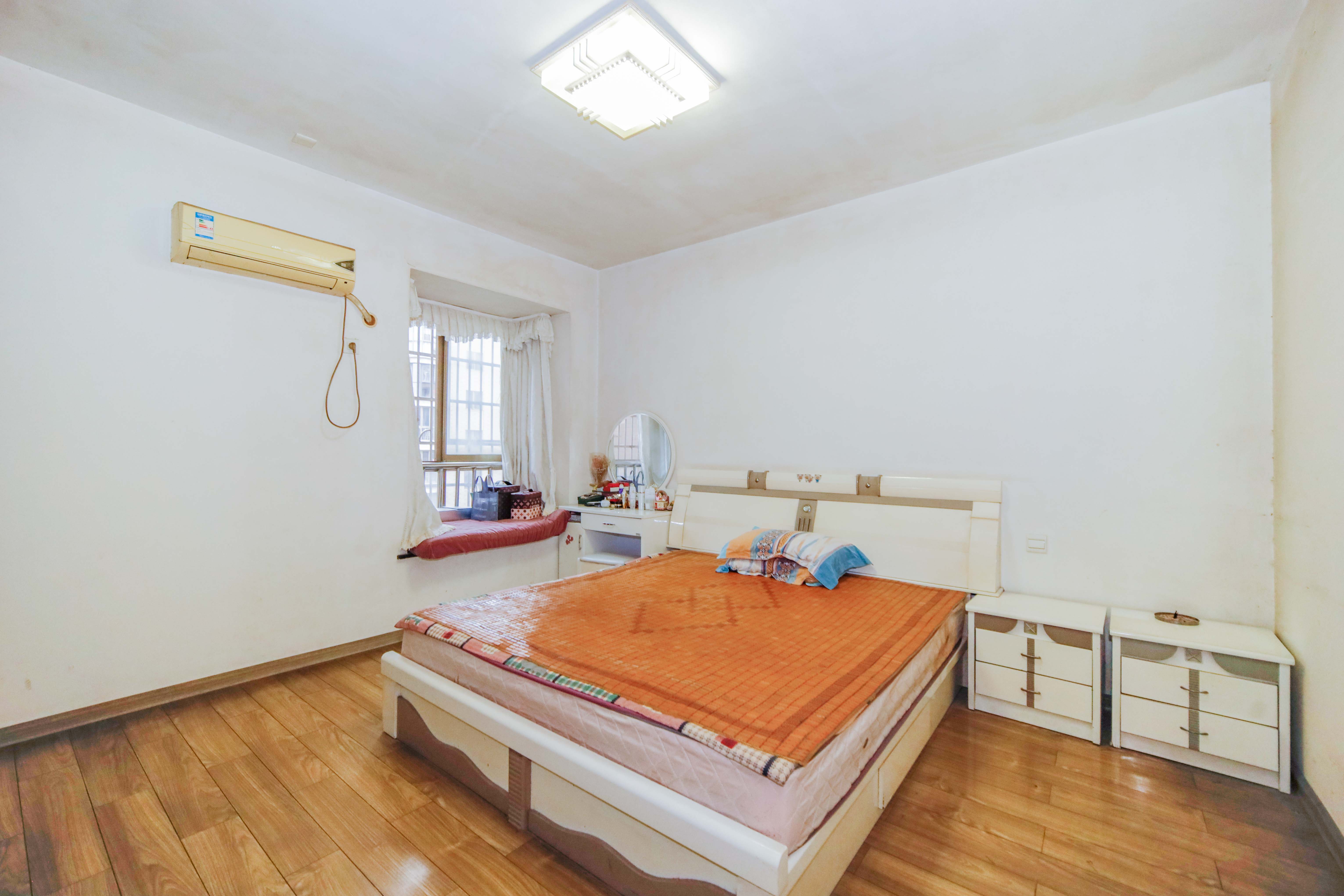 德馨园 3室2厅1卫 90.0万 德馨园 3室2厅1卫 90.0万卧室