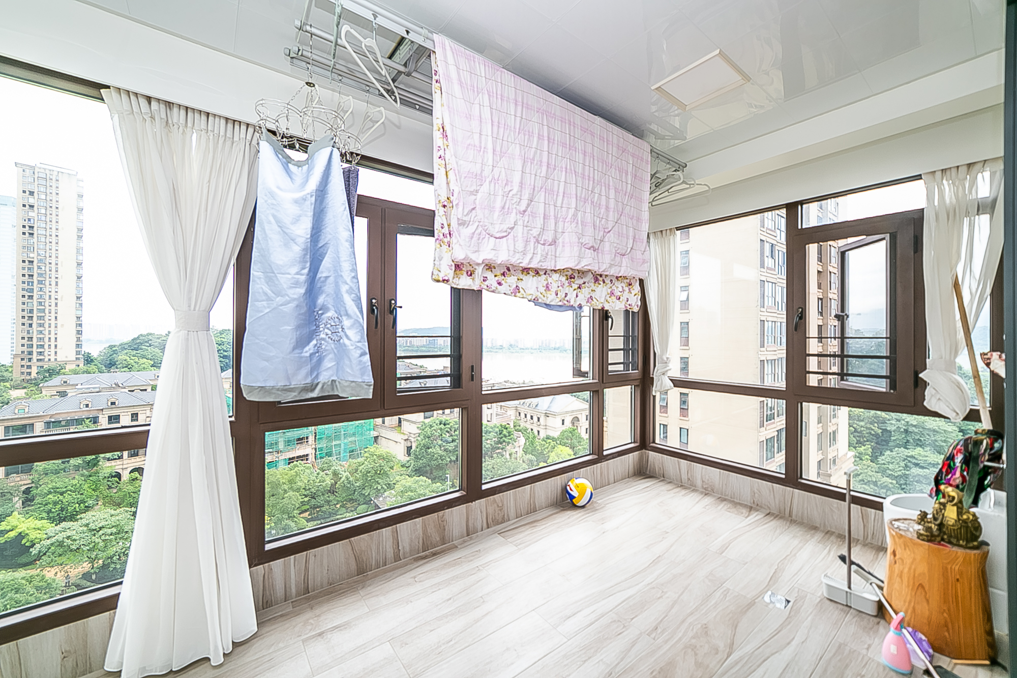 中建江山壹号  4室2厅2卫   375.00万阳台