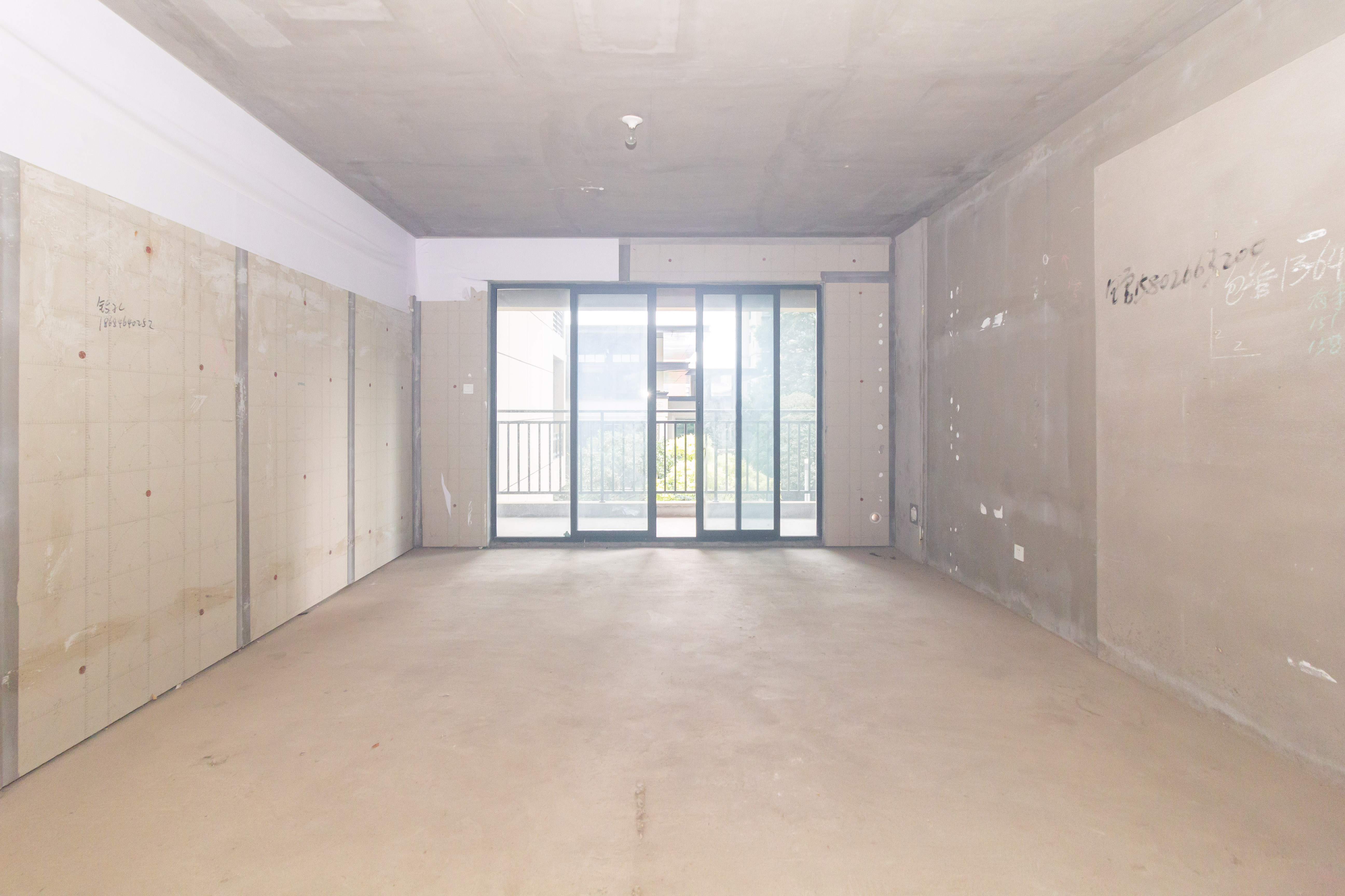 日盛湖湘花苑 4室2厅2卫 95.8万 日盛湖湘花苑 4室2厅2卫 95.8万客厅