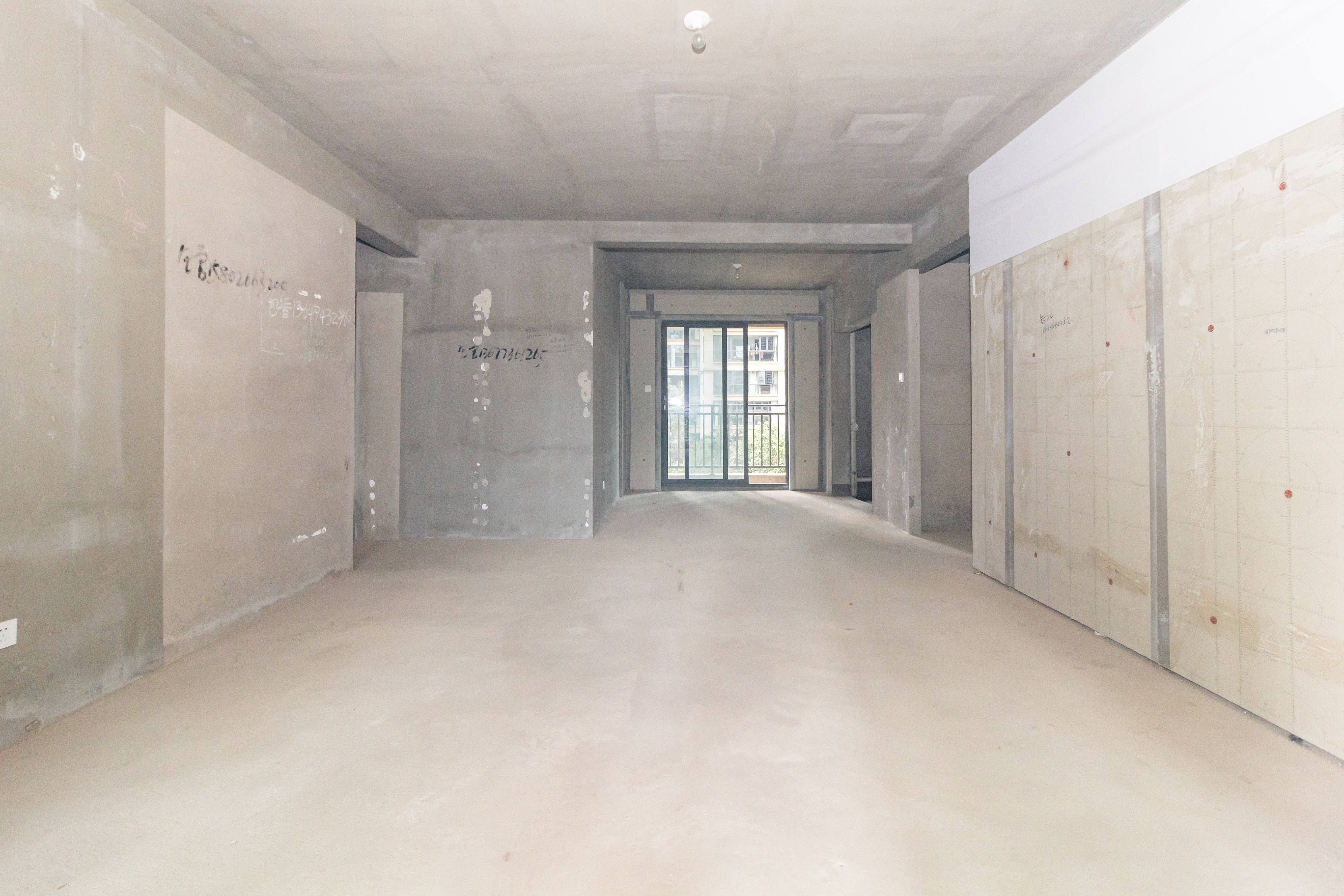 日盛湖湘花苑 4室2厅2卫 95.8万 日盛湖湘花苑 4室2厅2卫 95.8万客厅