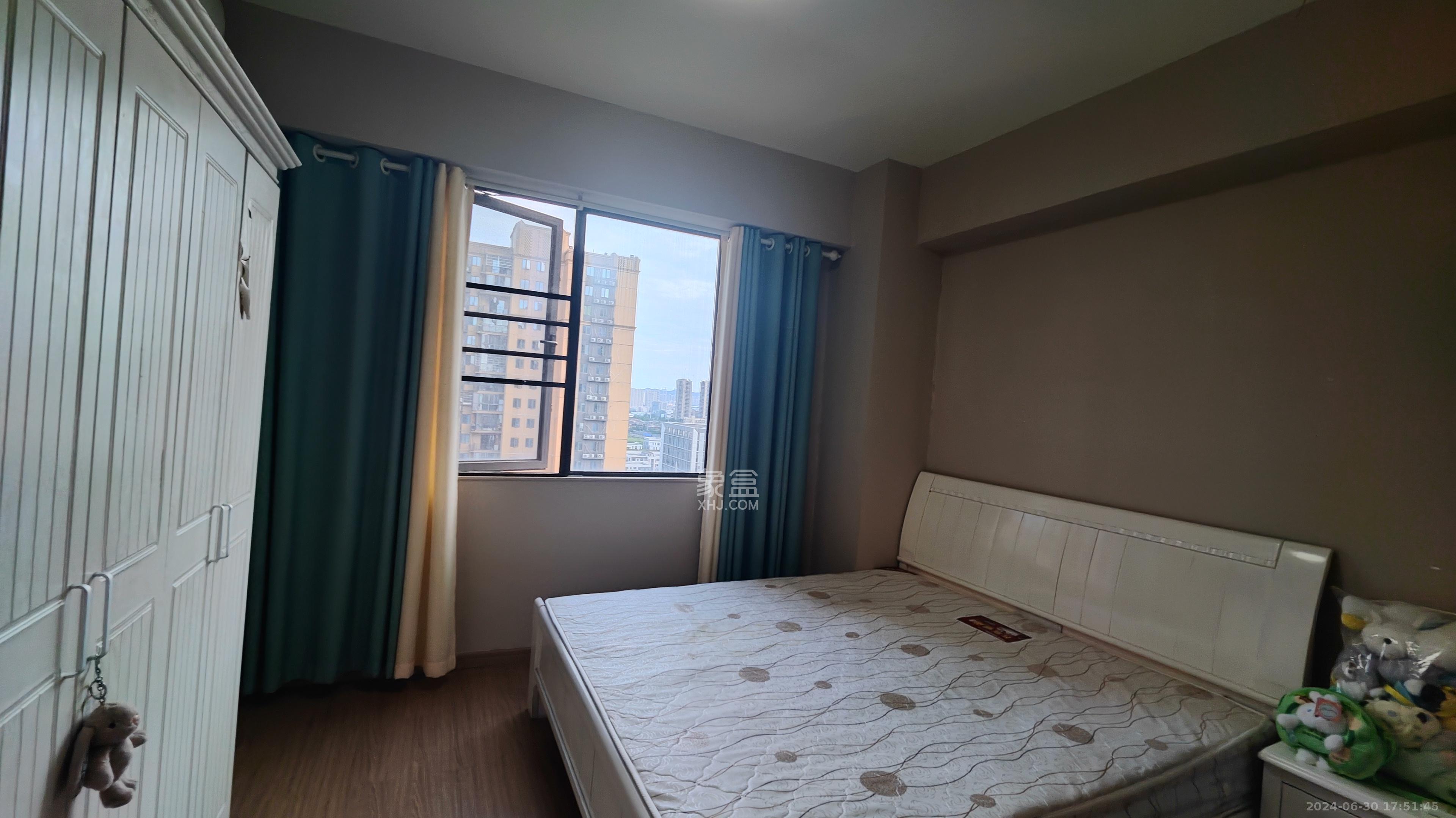 麓谷小镇  3室2厅1卫    2300.0元/月室内图