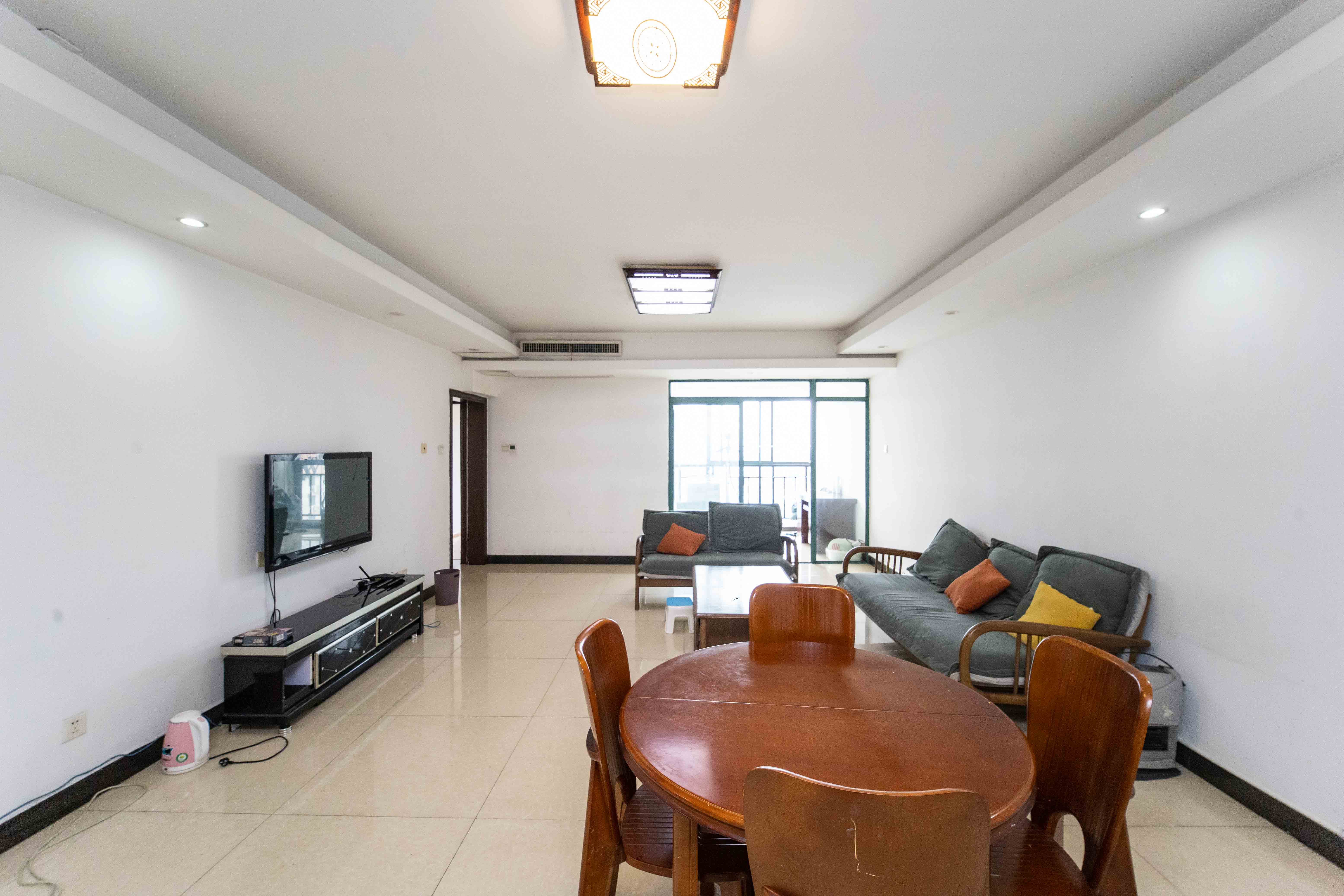 东来苑  3室2厅1卫    135.0万客厅