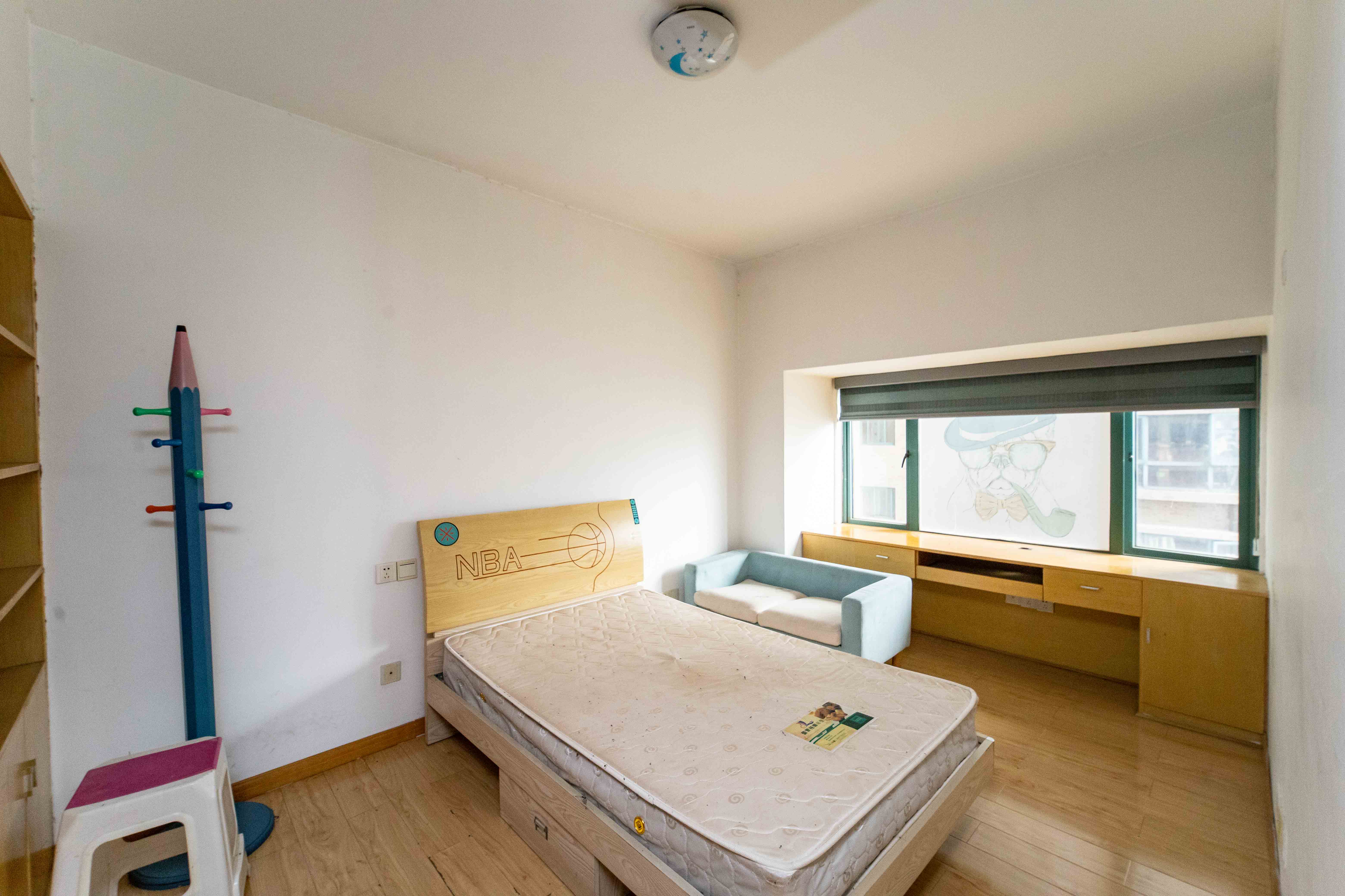 东来苑  3室2厅1卫    135.0万 东来苑  3室2厅1卫    135.0万卧室