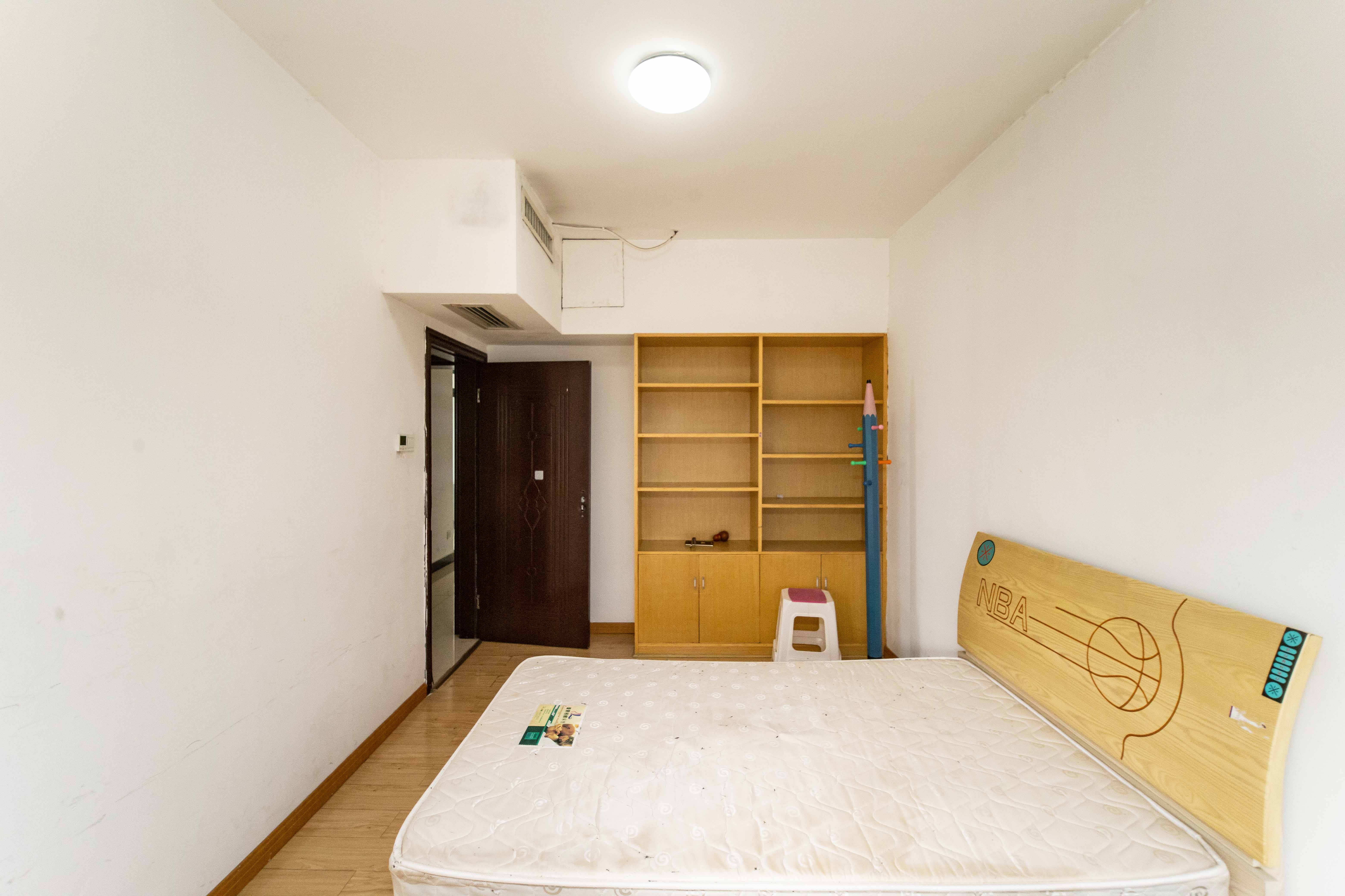 东来苑  3室2厅1卫    135.0万卧室