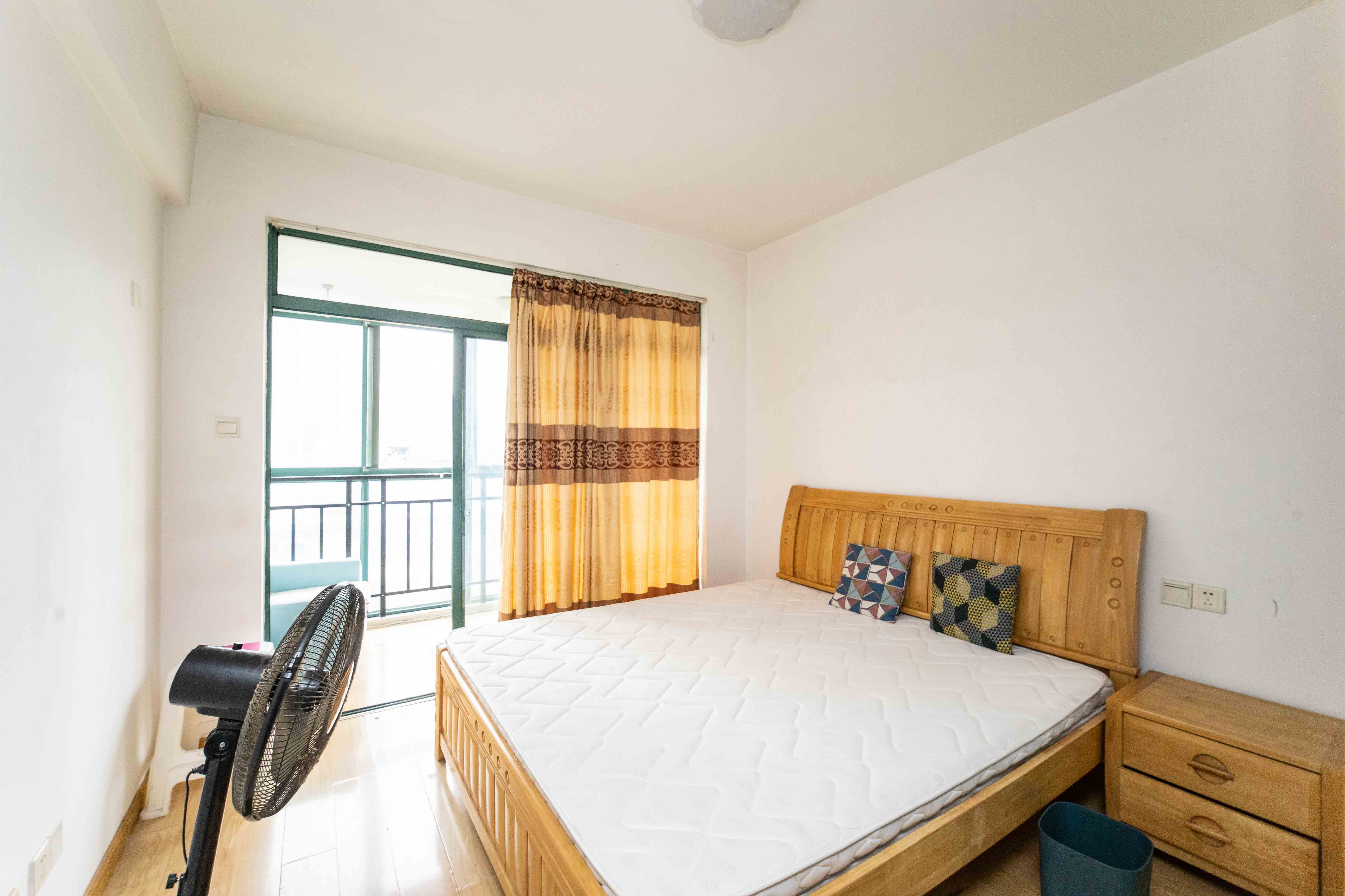 东来苑  3室2厅1卫    135.0万卧室