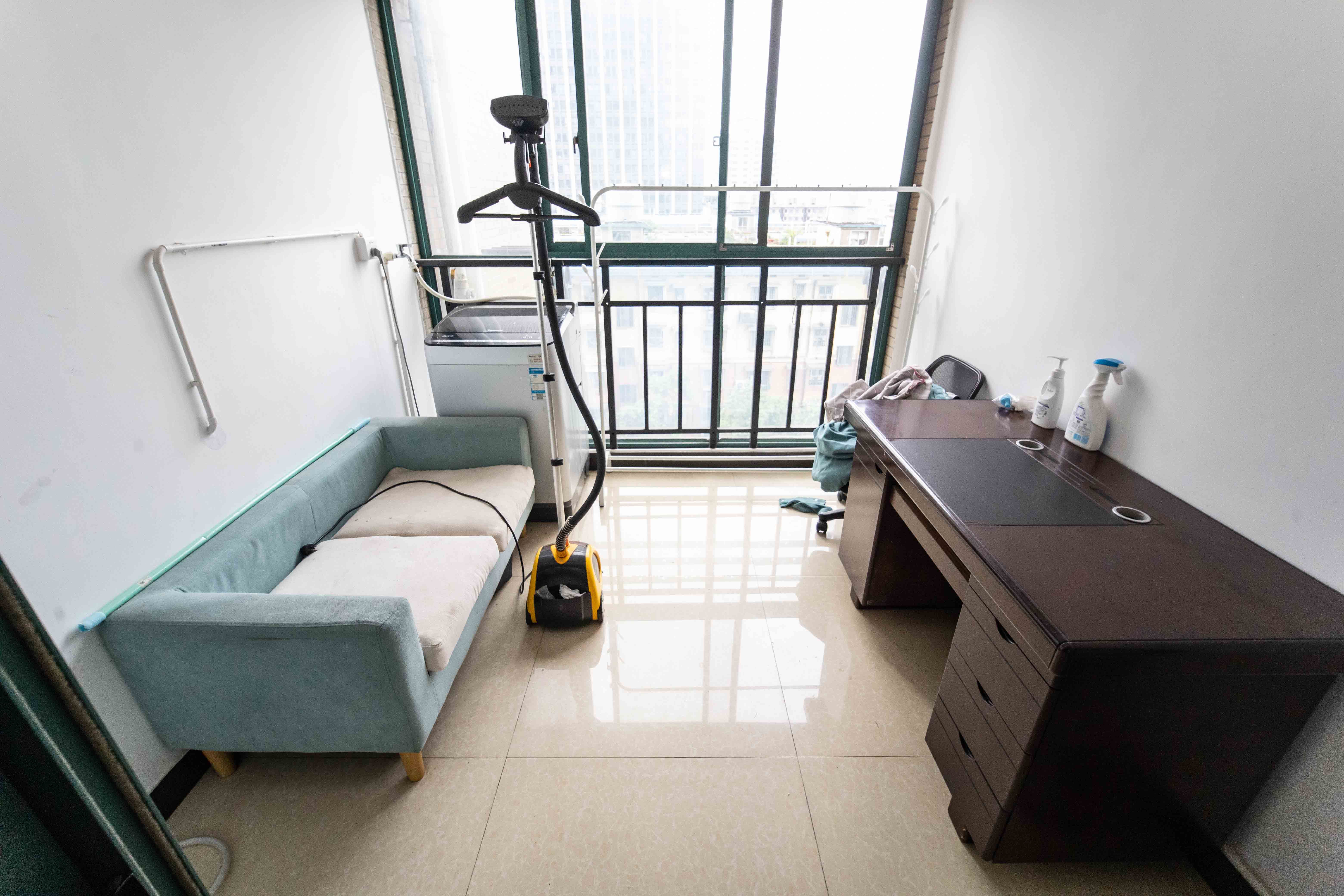 东来苑  3室2厅1卫    135.0万阳台