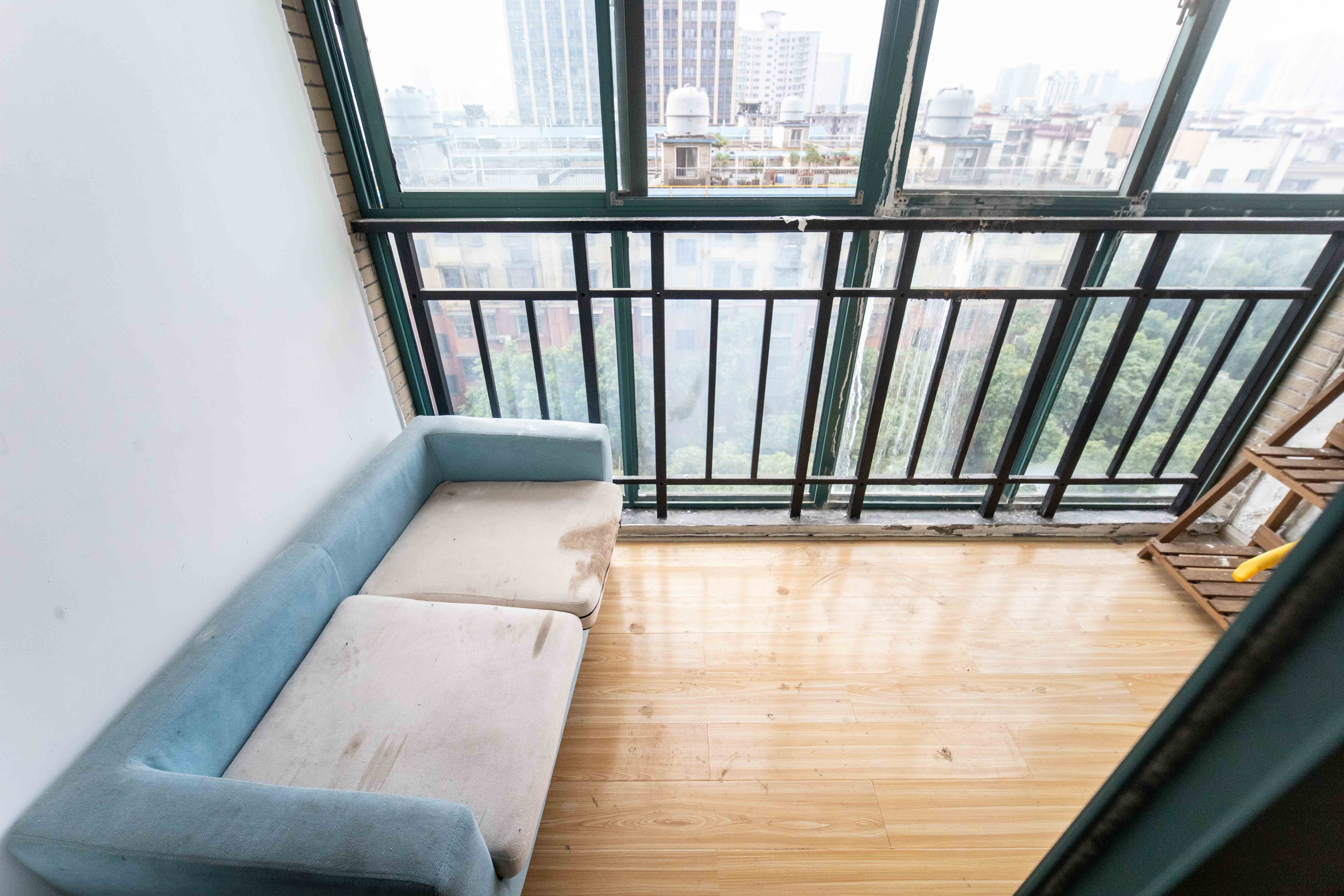 东来苑  3室2厅1卫    135.0万阳台