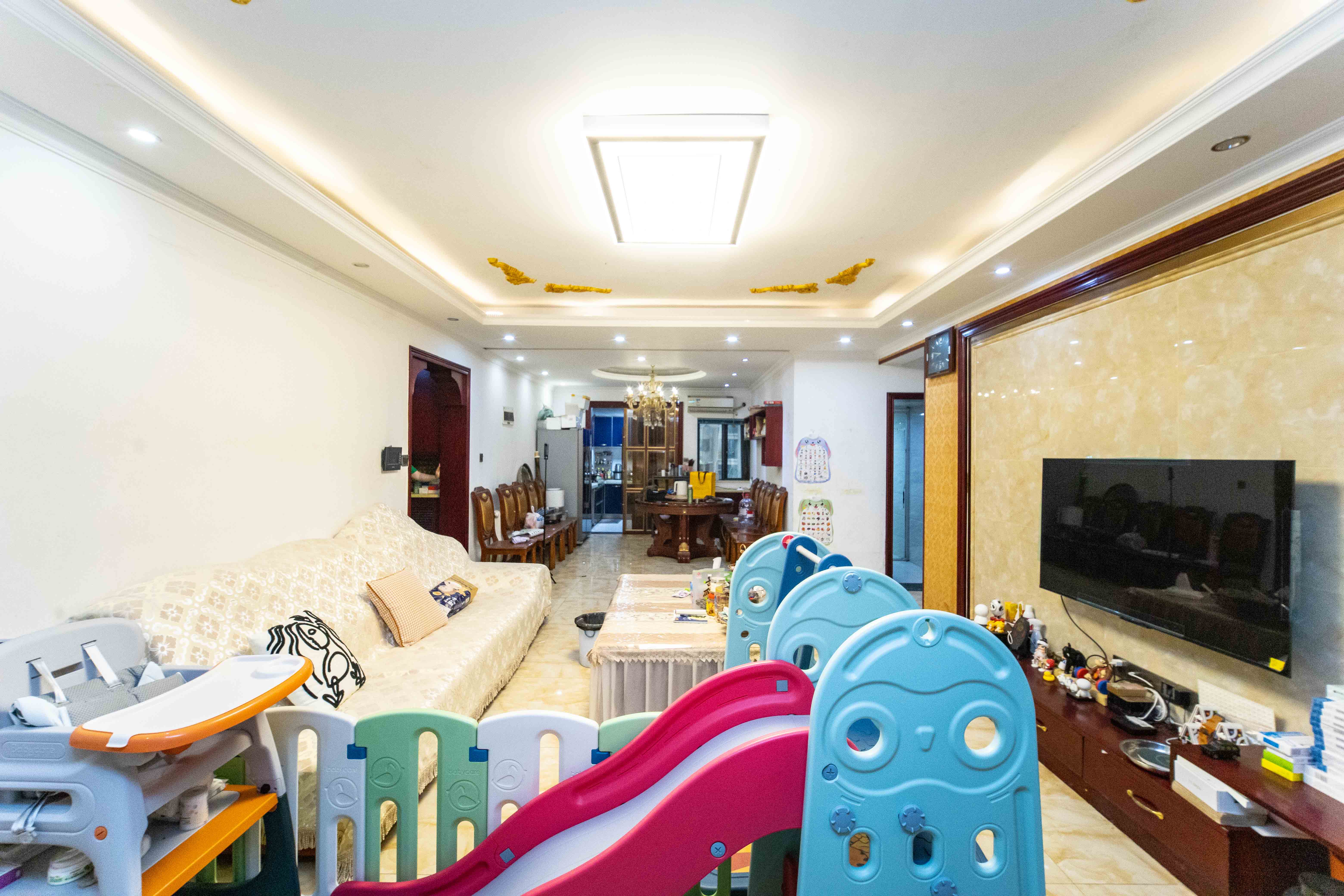 长房白沙湾 4室2厅2卫 156.0万 长房白沙湾 4室2厅2卫 156.0万客厅