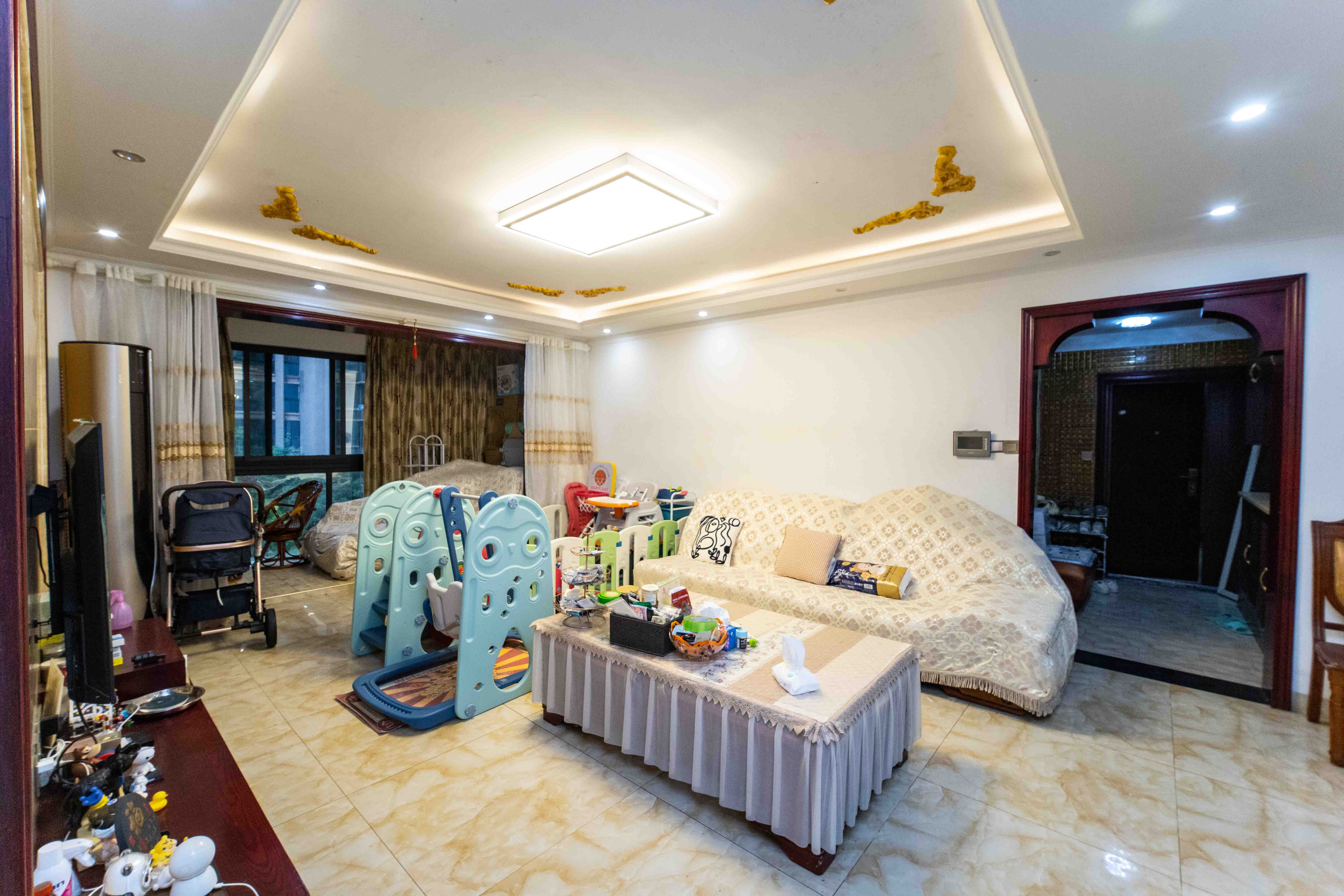 长房白沙湾 4室2厅2卫 156.0万 长房白沙湾 4室2厅2卫 156.0万客厅