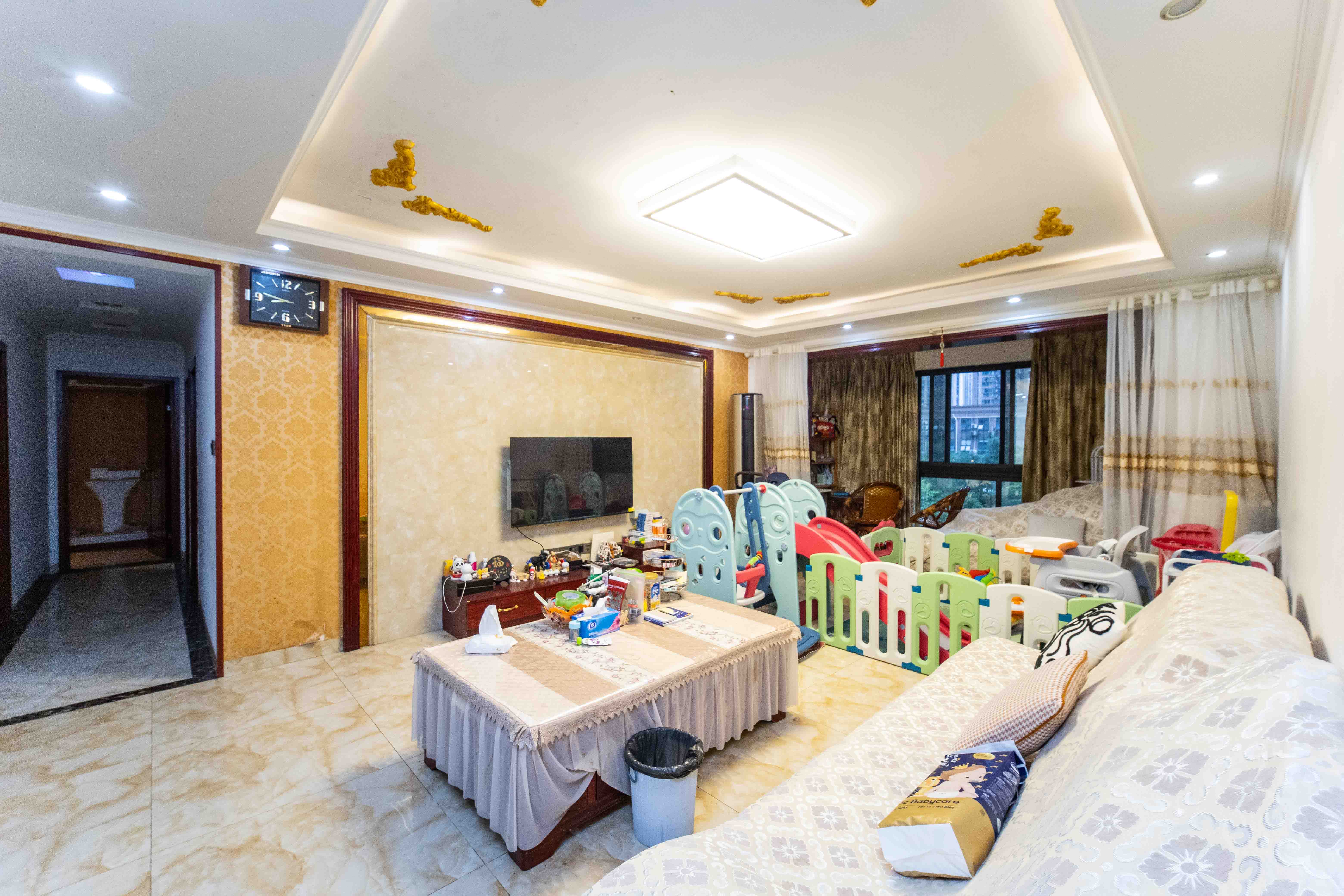 长房白沙湾  4室2厅2卫   171.00万客厅