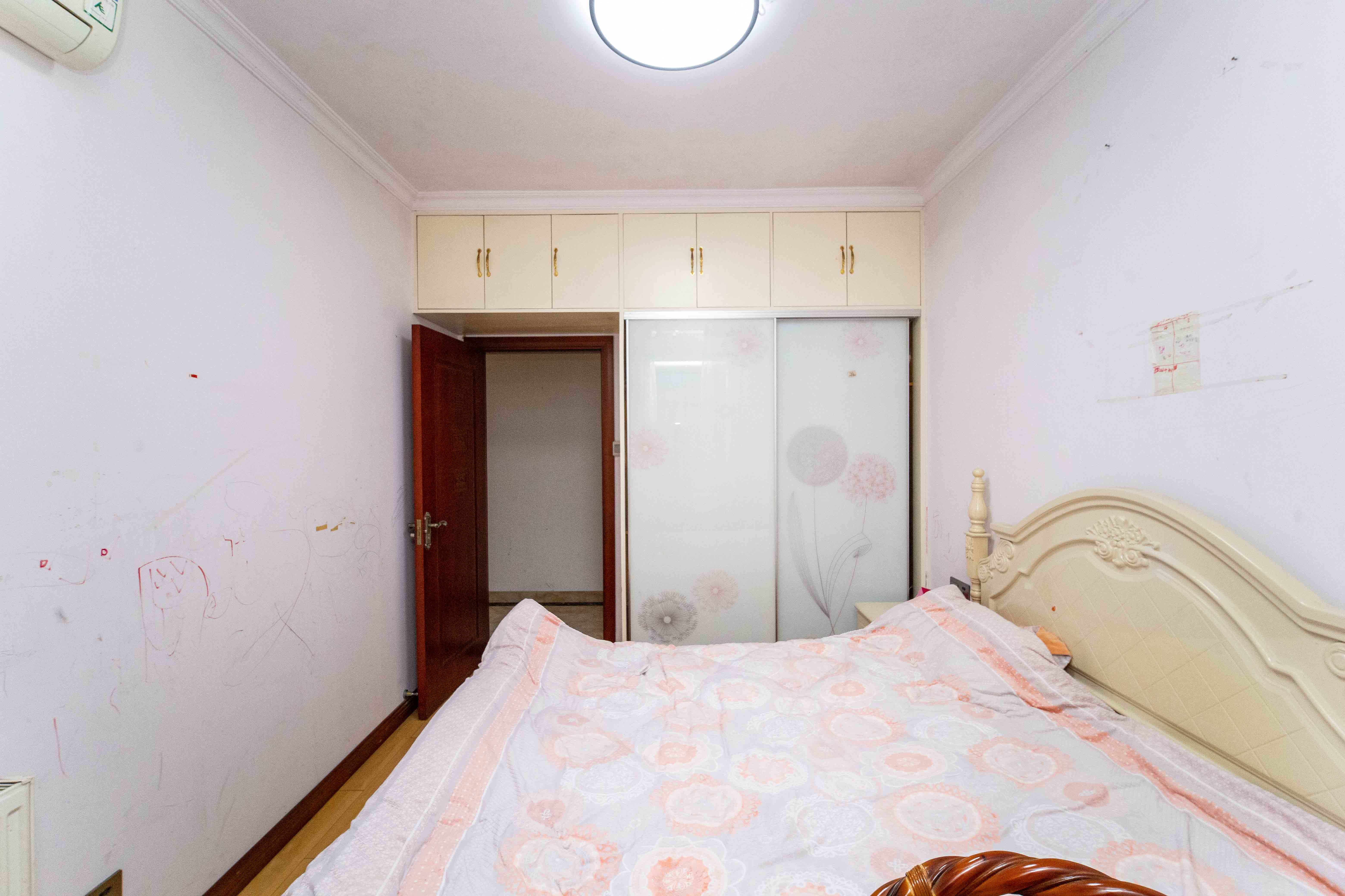 长房白沙湾 4室2厅2卫 156.0万 长房白沙湾 4室2厅2卫 156.0万卧室