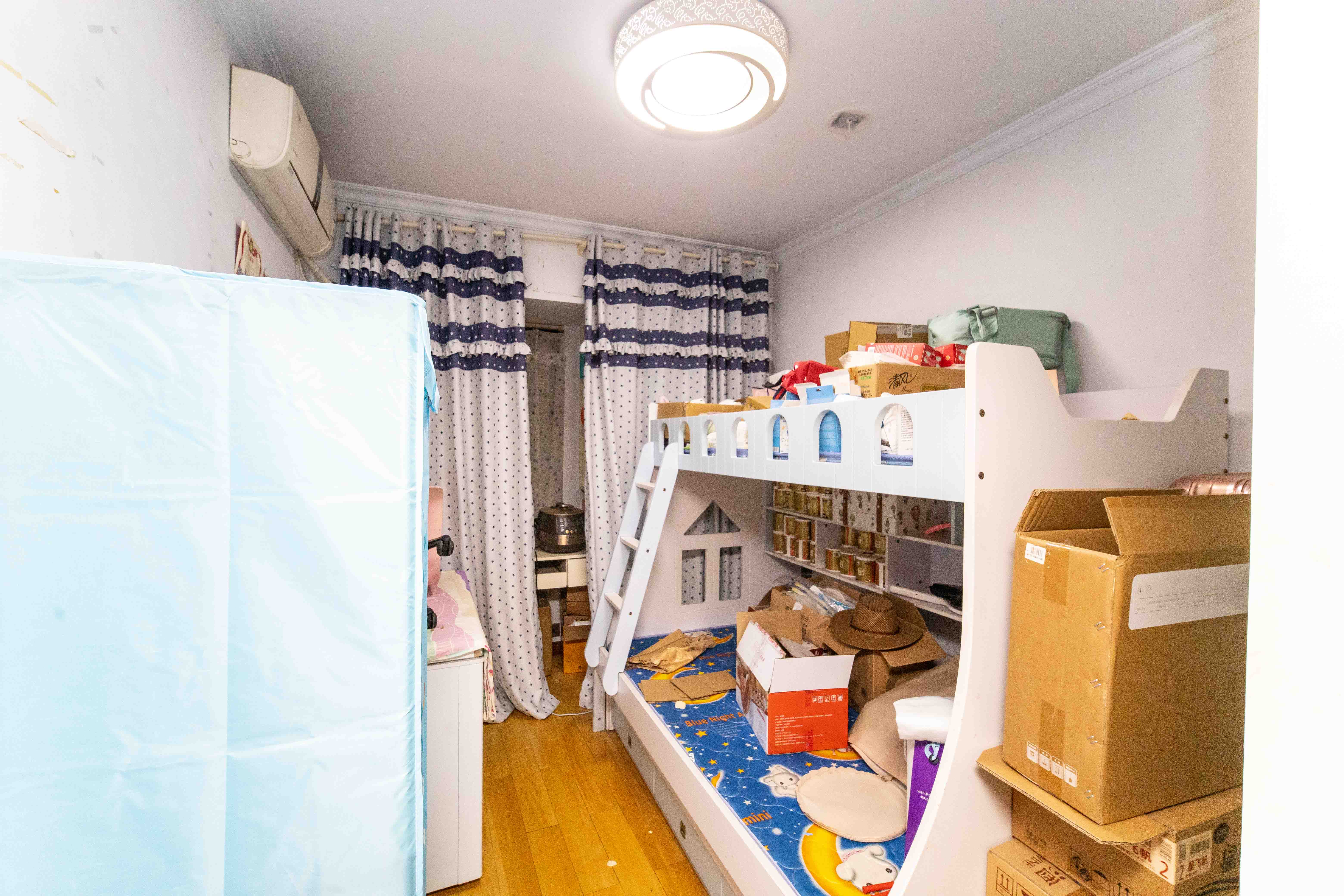 长房白沙湾 4室2厅2卫 156.0万 长房白沙湾 4室2厅2卫 156.0万卧室