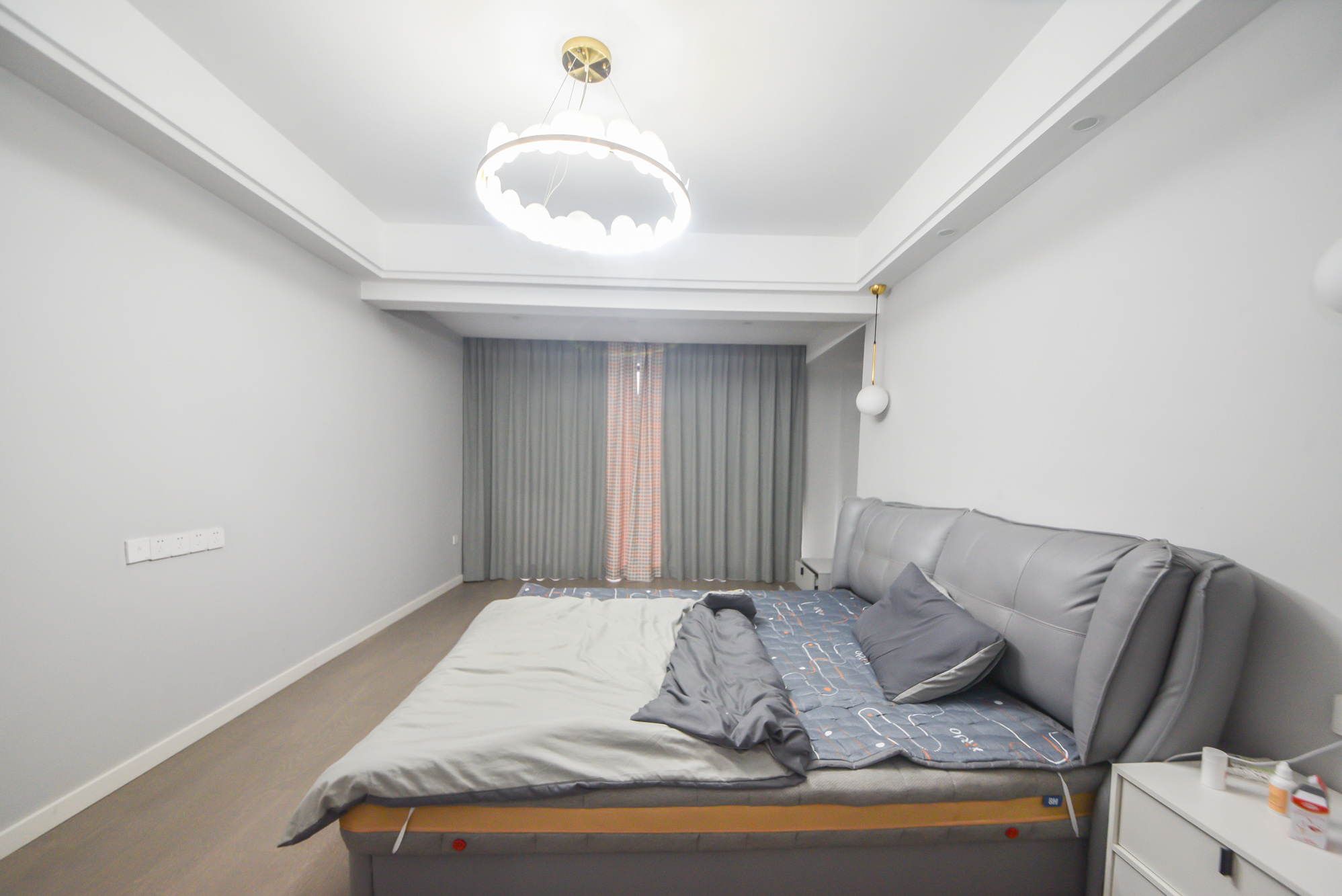 建发中央悦府  4室2厅2卫   230.00万卧室