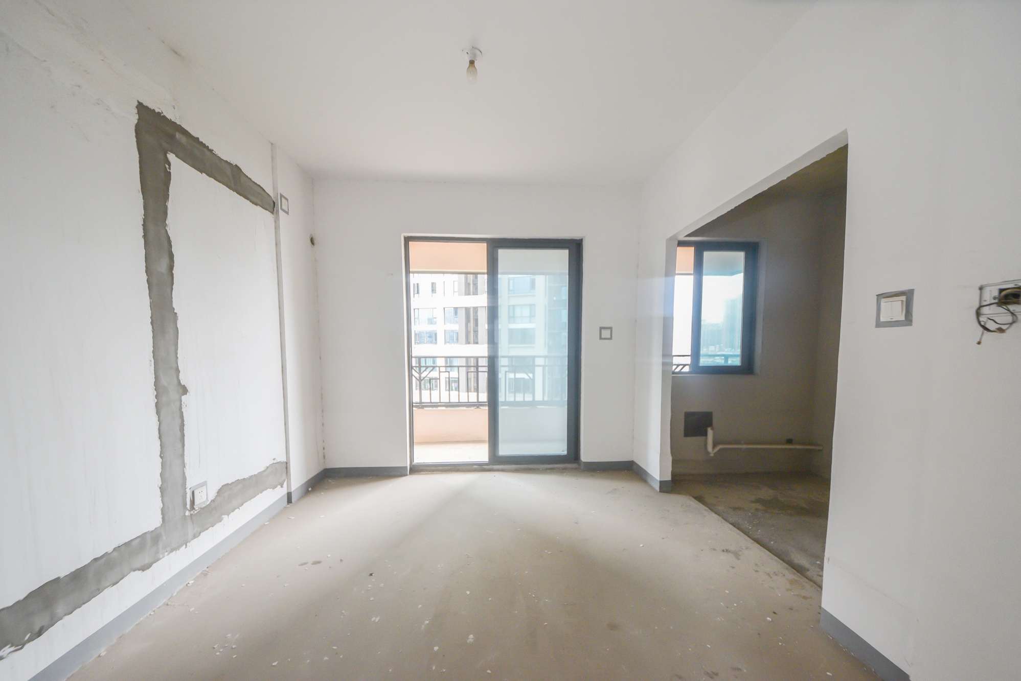 建发中央悦府  4室2厅2卫   186.00万客厅