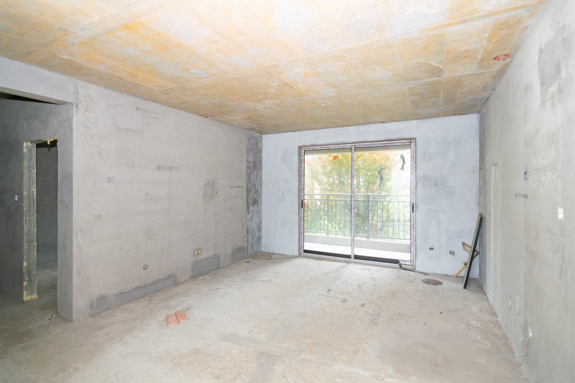 大汉汉府一期  5室2厅2卫    85.0万 大汉汉府一期  5室2厅2卫    85.0万客厅