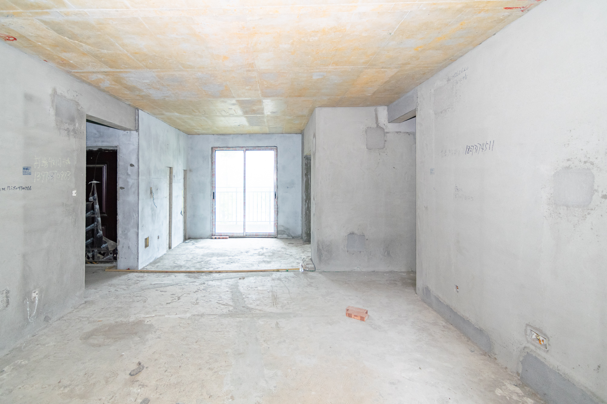 大汉汉府一期  5室2厅2卫    85.0万 大汉汉府一期  5室2厅2卫    85.0万客厅