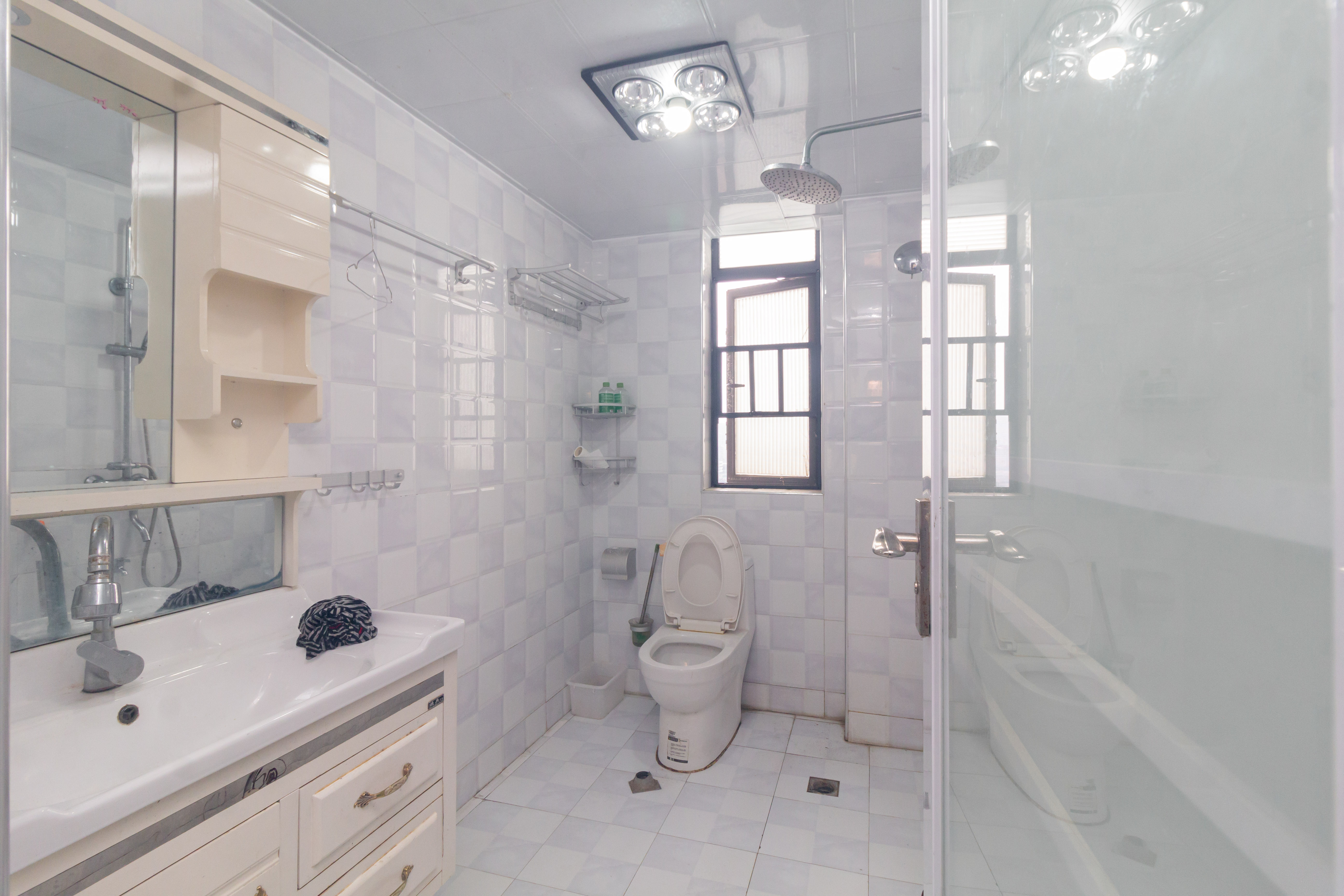 中国铁建国际城二期 3室2厅1卫 59.8万 中国铁建国际城二期 3室2厅1卫 59.8万卫生间