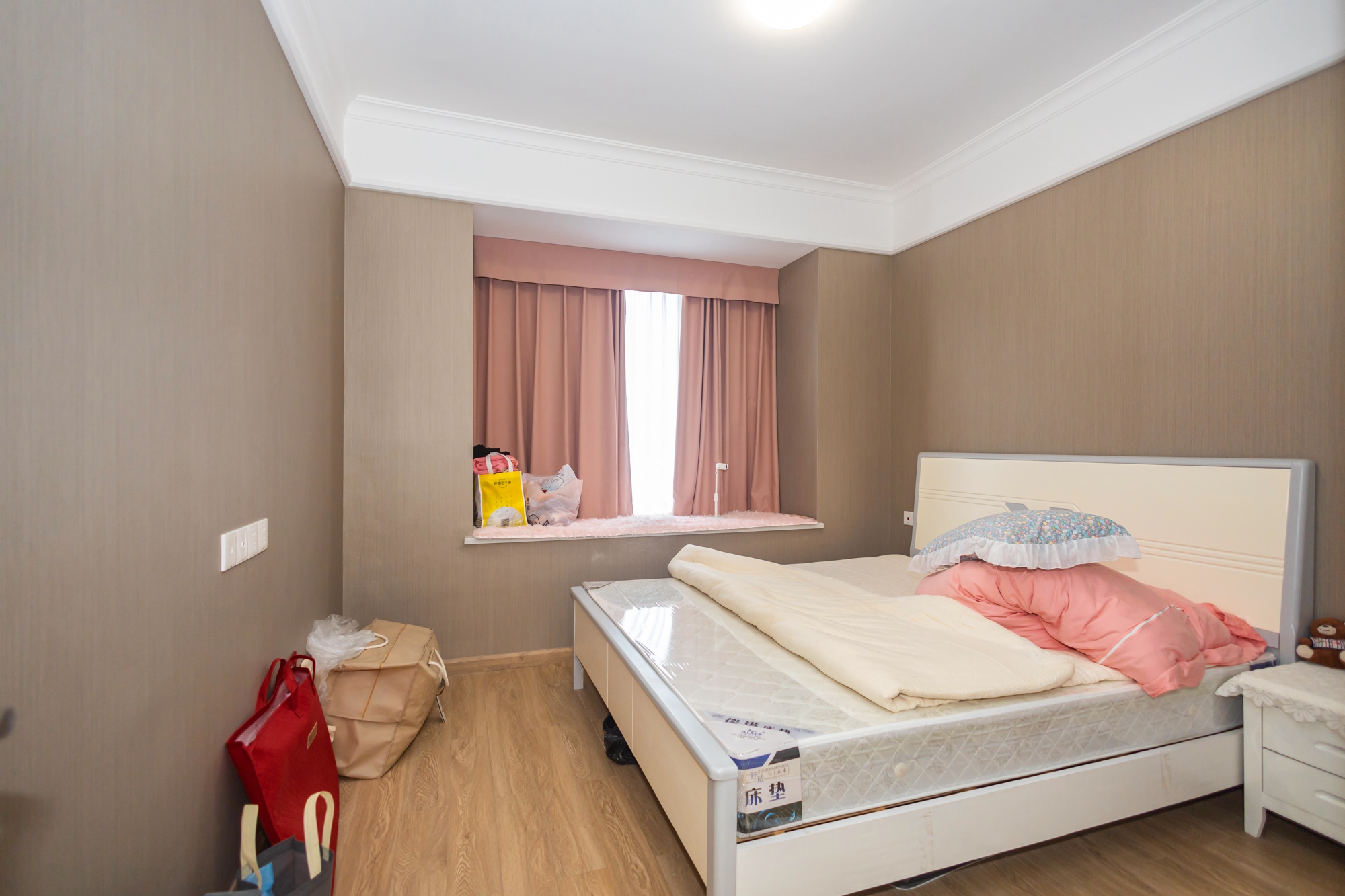 运达锦绣广场  3室2厅1卫    110.0万 运达锦绣广场  3室2厅1卫    110.0万卧室