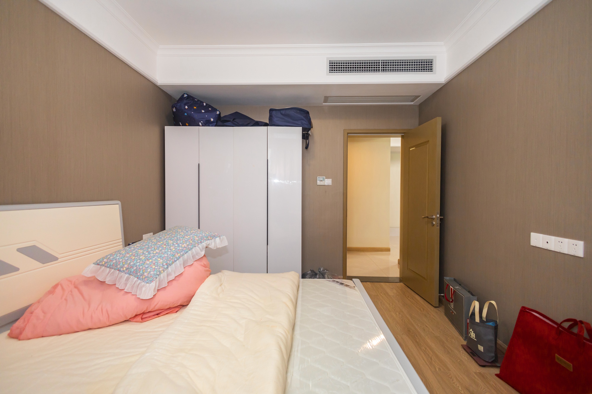 运达锦绣广场  3室2厅1卫    110.0万 运达锦绣广场  3室2厅1卫    110.0万卧室