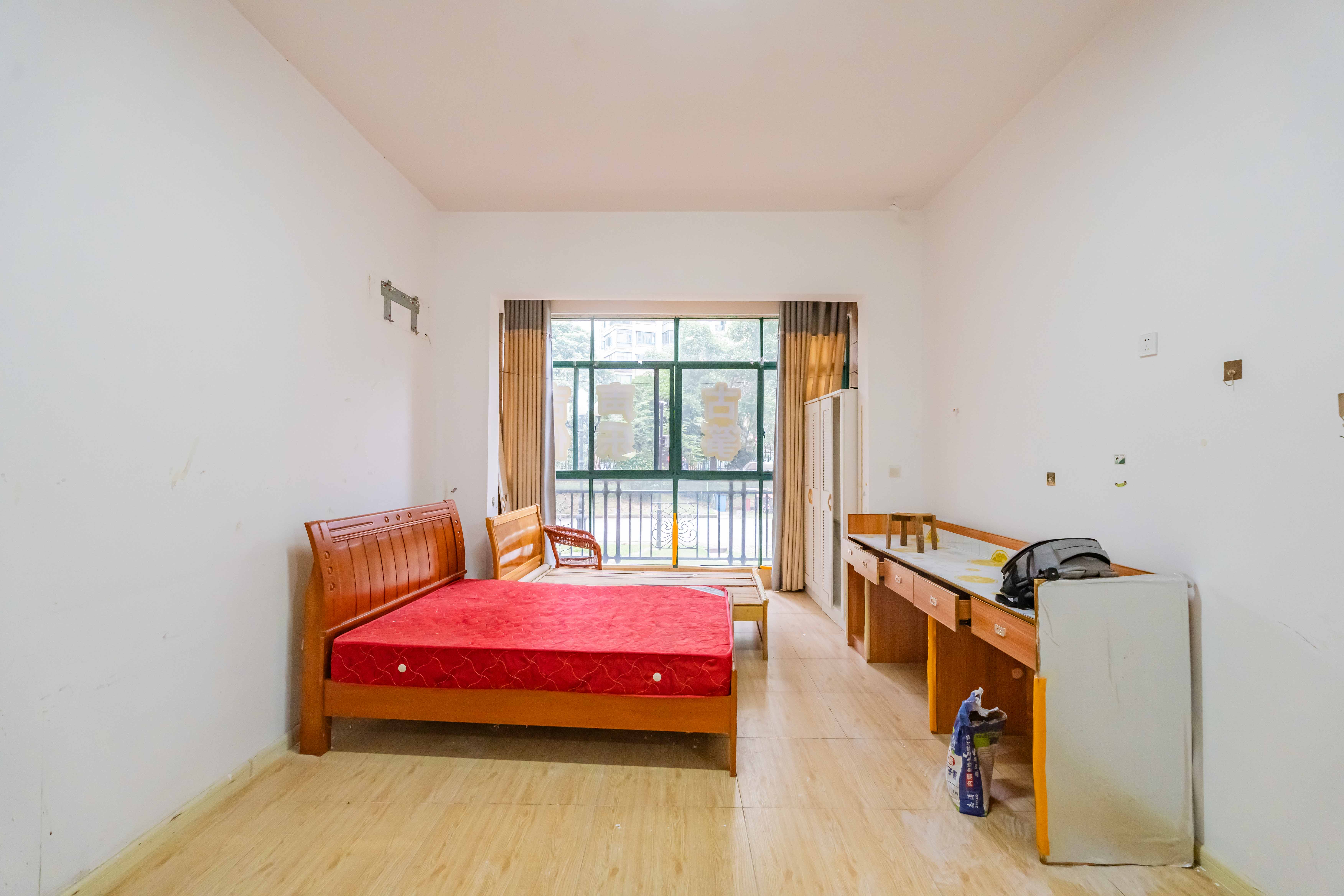 恒大雅苑 3室2厅1卫 130.0万 恒大雅苑 3室2厅1卫 130.0万客厅