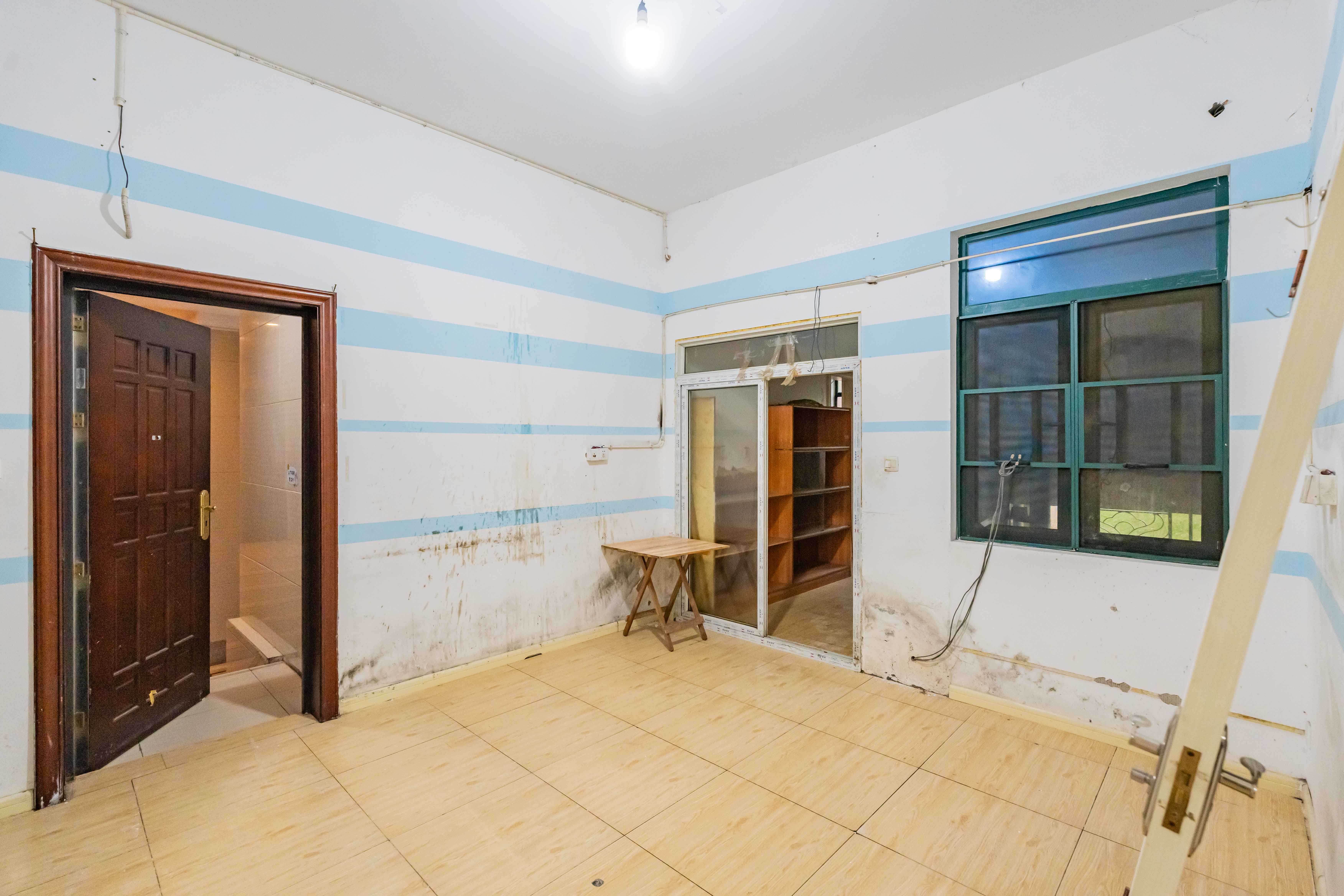 恒大雅苑 3室2厅1卫 130.0万 恒大雅苑 3室2厅1卫 130.0万客厅