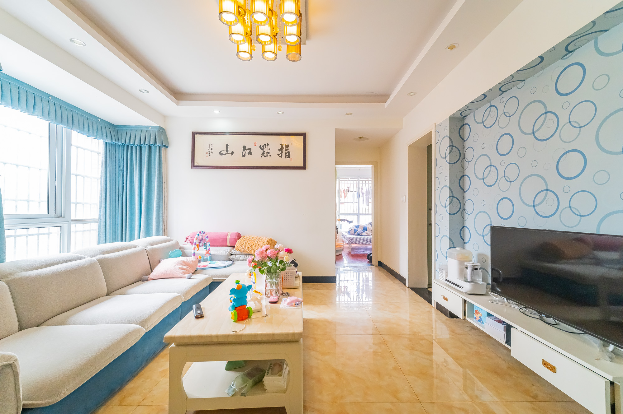 泊林晶城  3室2厅1卫    53.98万 泊林晶城  3室2厅1卫    53.98万客厅