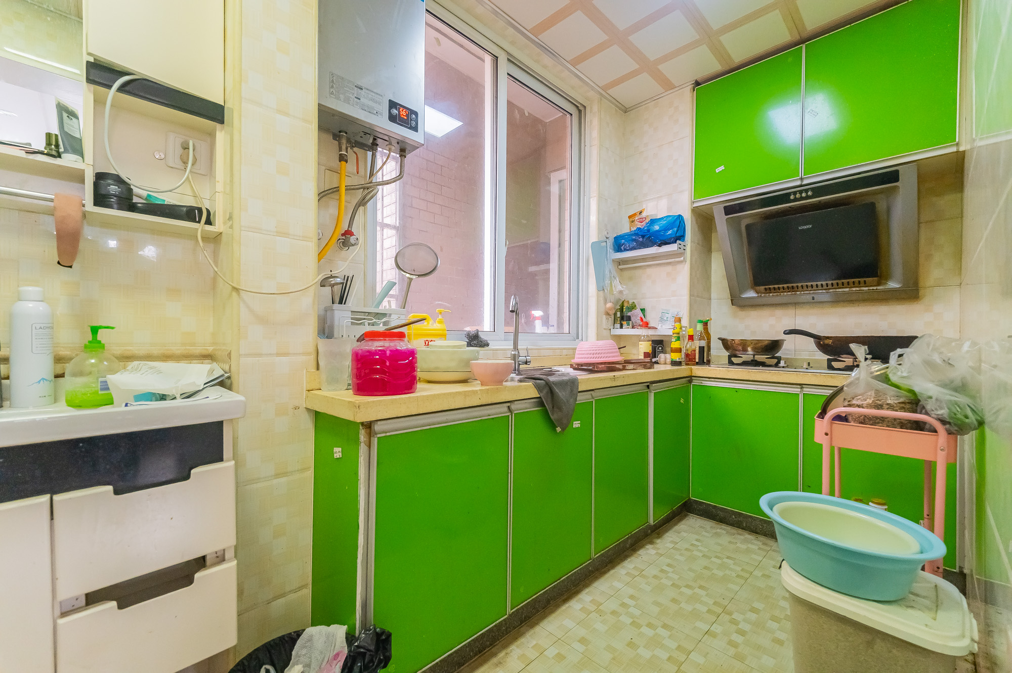 泊林晶城  3室2厅1卫    53.98万 泊林晶城  3室2厅1卫    53.98万厨房