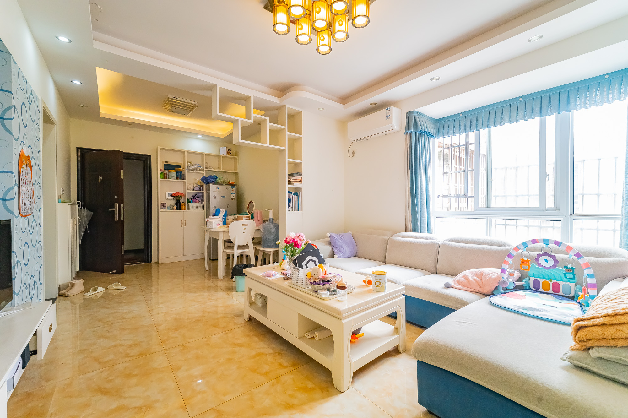 泊林晶城  3室2厅1卫    53.98万客厅