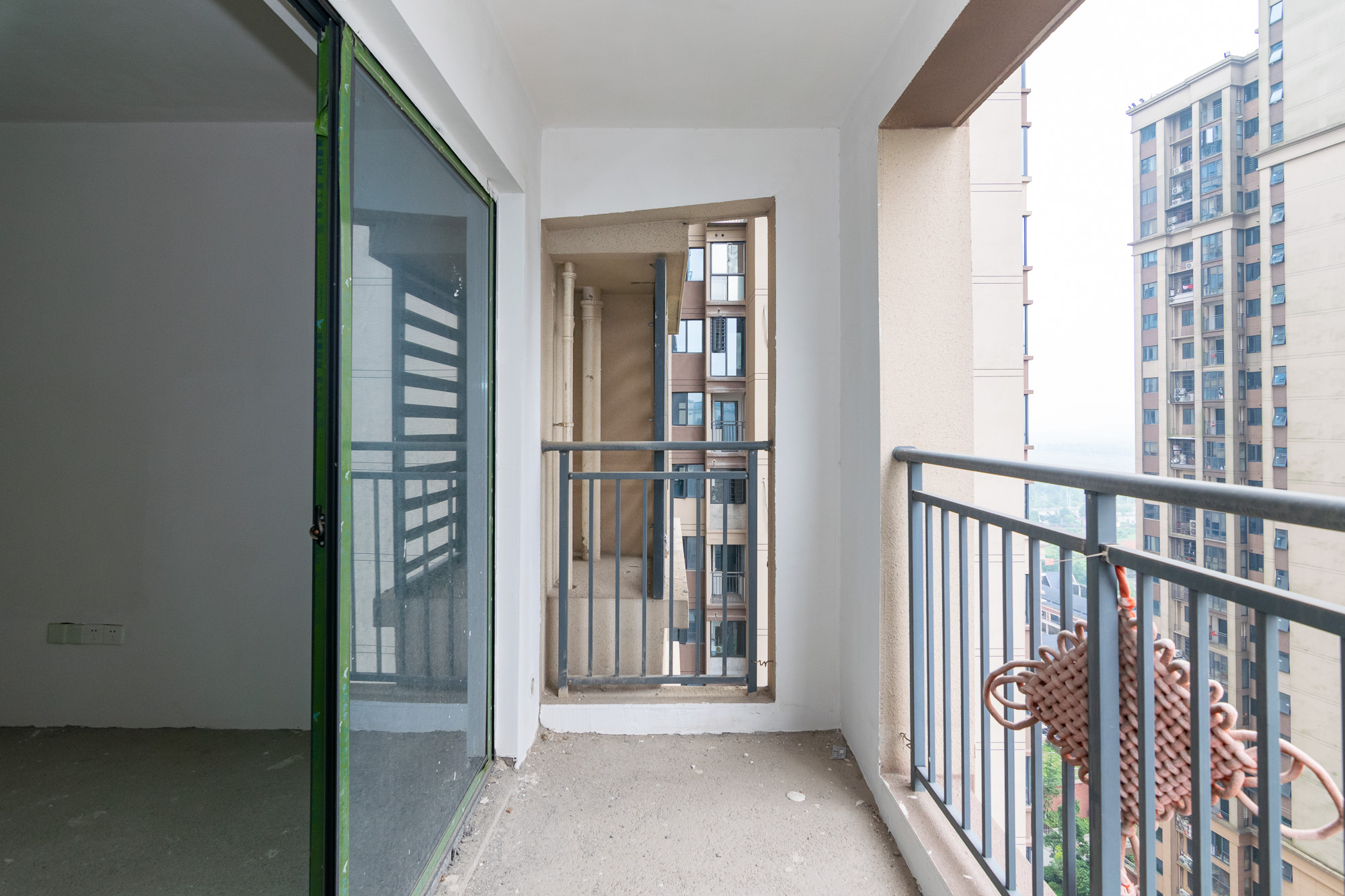 大汉公园里(大汉幸福佳园)  3室2厅1卫    48.0万 大汉公园里(大汉幸福佳园)  3室2厅1卫    48.0万阳台