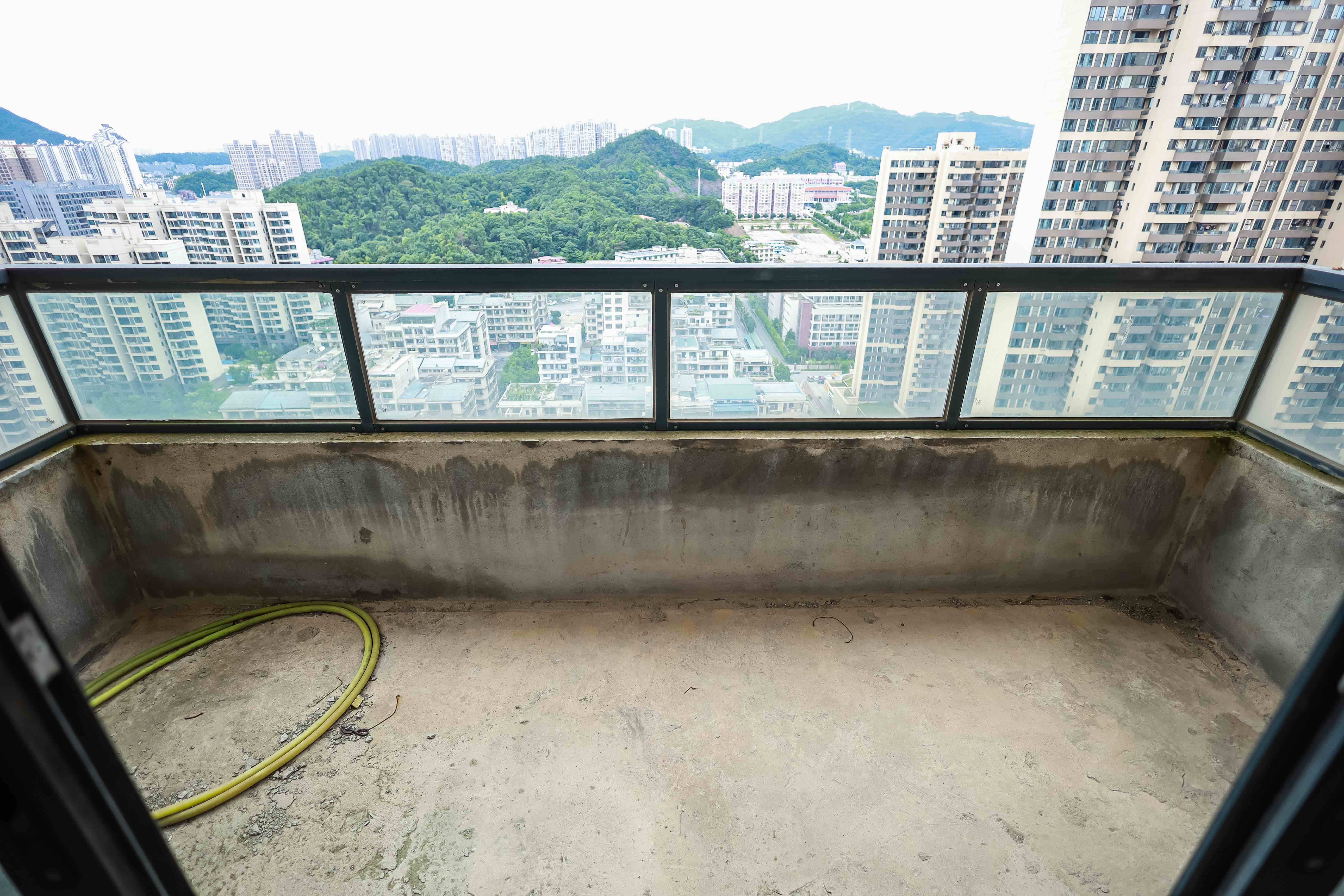 长房云时代  4室2厅2卫   149.00万阳台