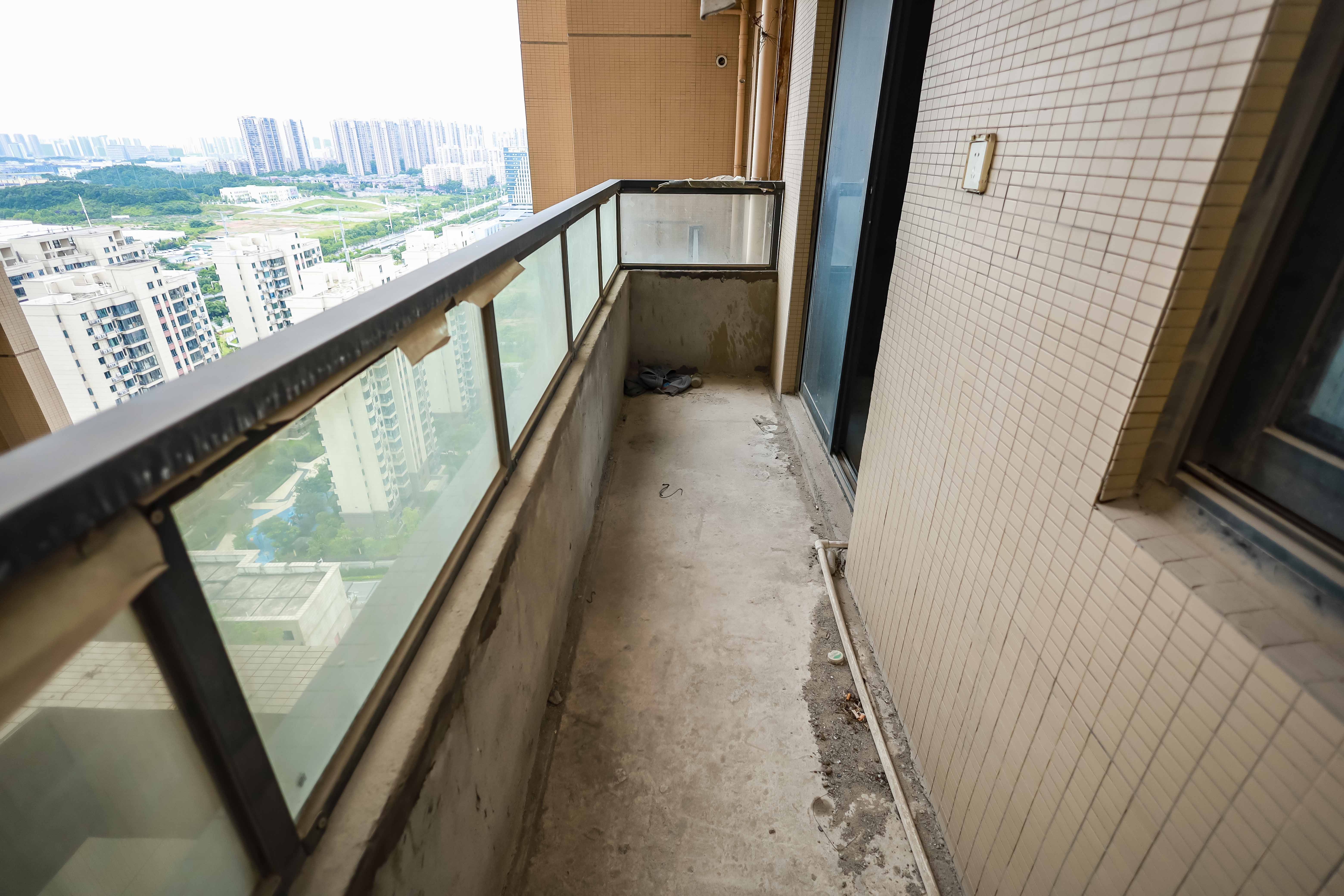 长房云时代  4室2厅2卫   149.00万阳台