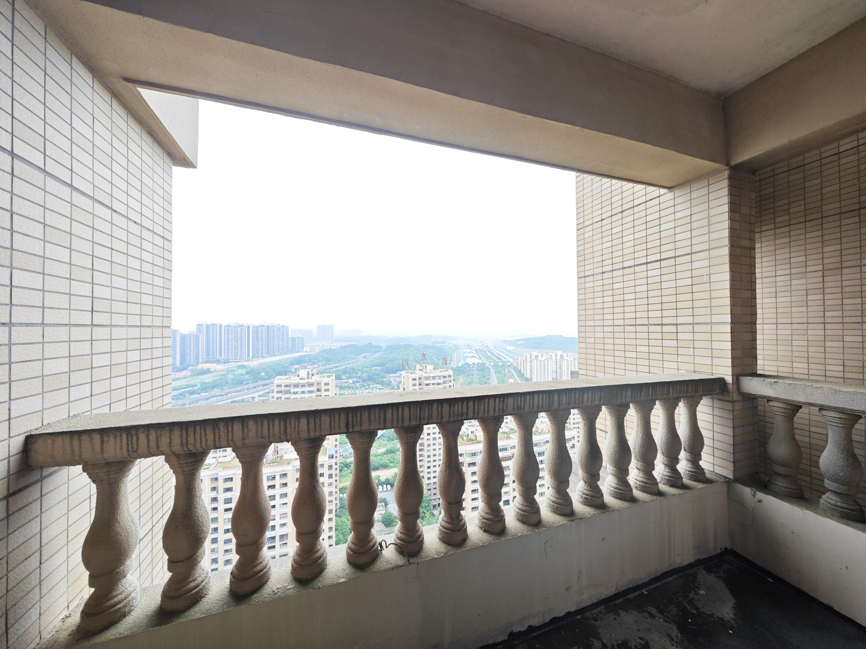 湘水郡（兴旺小爱同学）  4室2厅3卫   100.00万阳台
