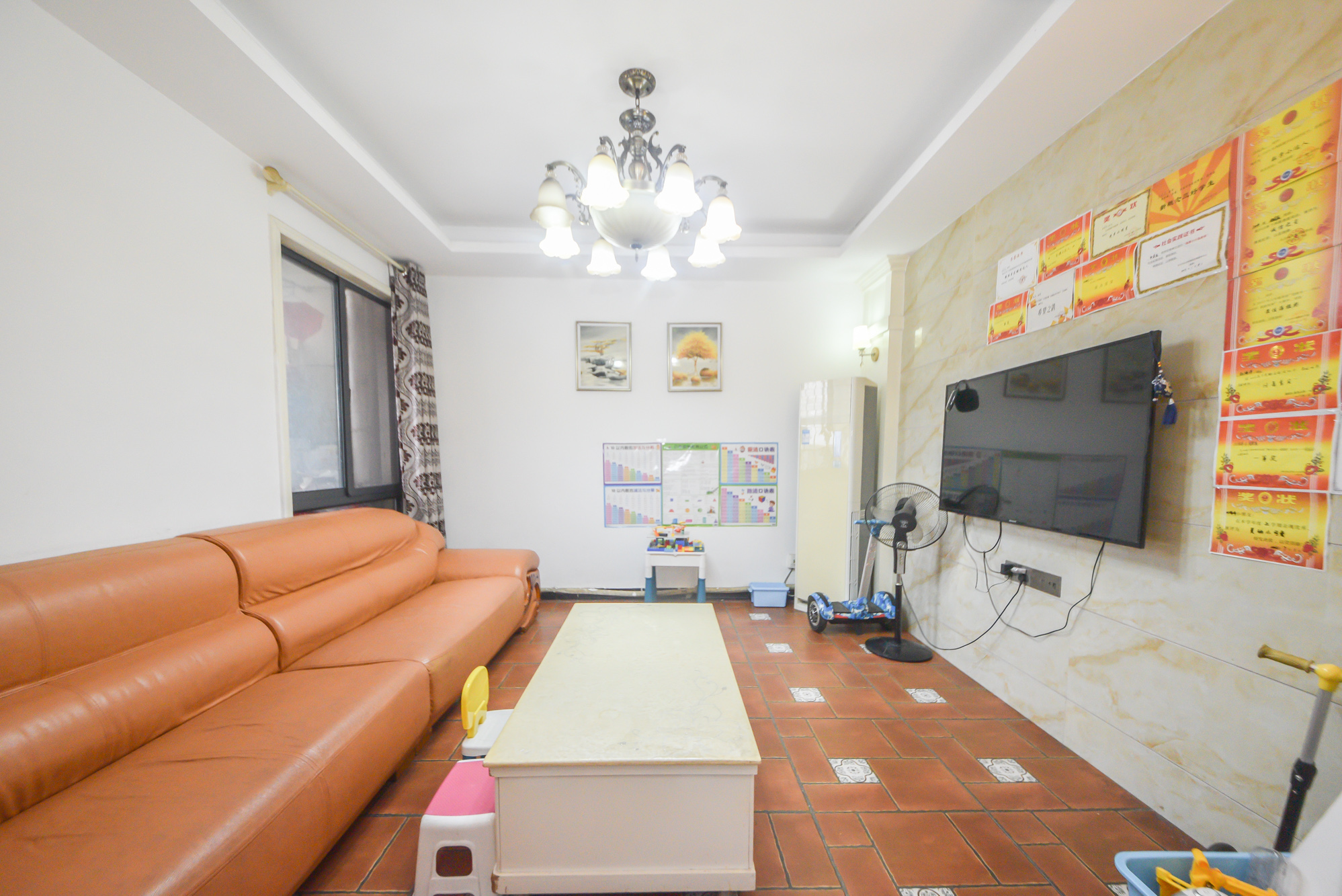 阳光锦城  2室2厅1卫    98.0万 阳光锦城  2室2厅1卫    98.0万客厅