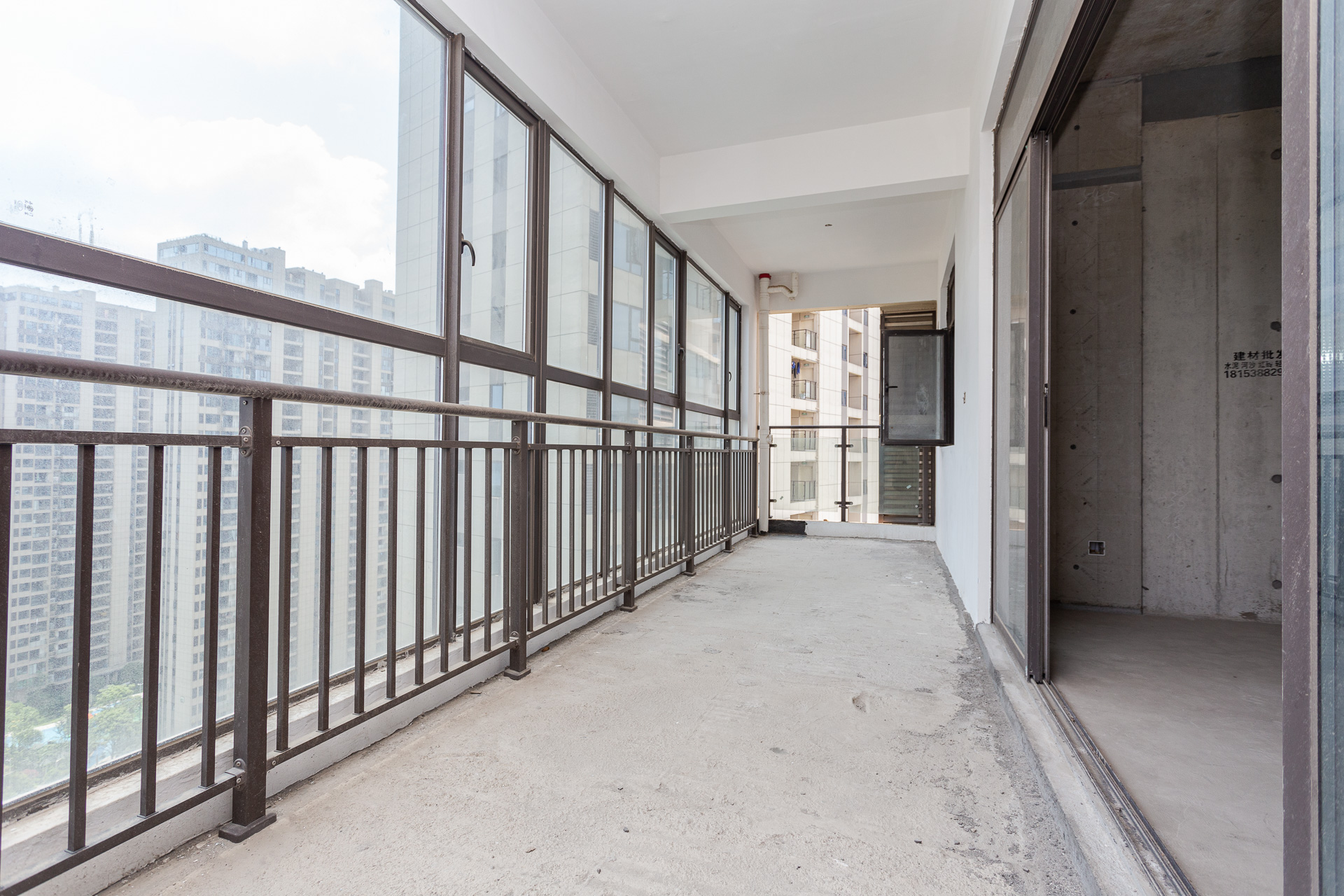 润和湘江天地AB区 4室2厅2卫 195.0万 润和湘江天地AB区 4室2厅2卫 195.0万阳台