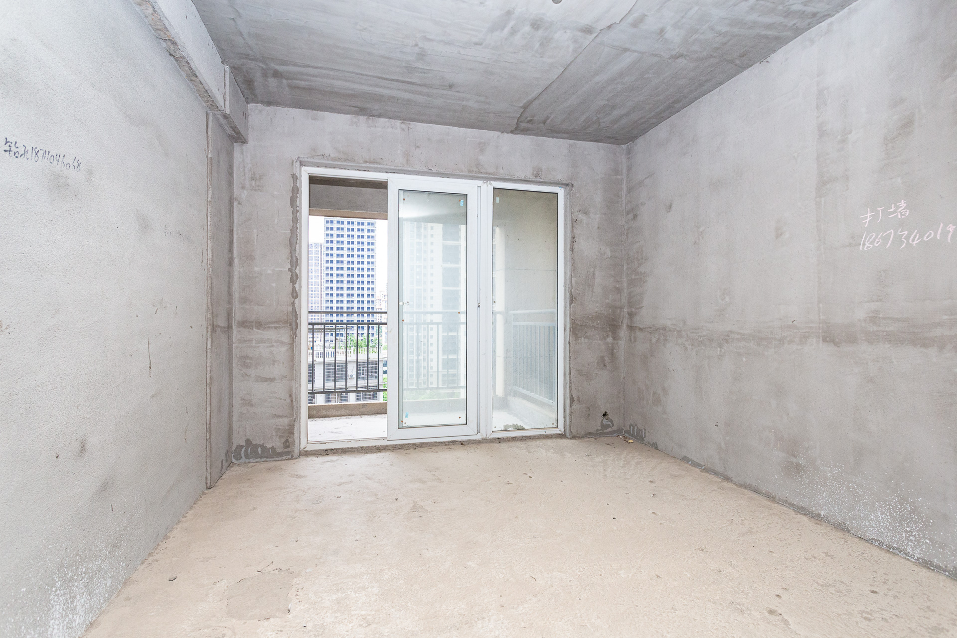 嘉宇银杉(嘉宇西苑) 3室2厅2卫 69.0万 嘉宇银杉(嘉宇西苑) 3室2厅2卫 69.0万客厅