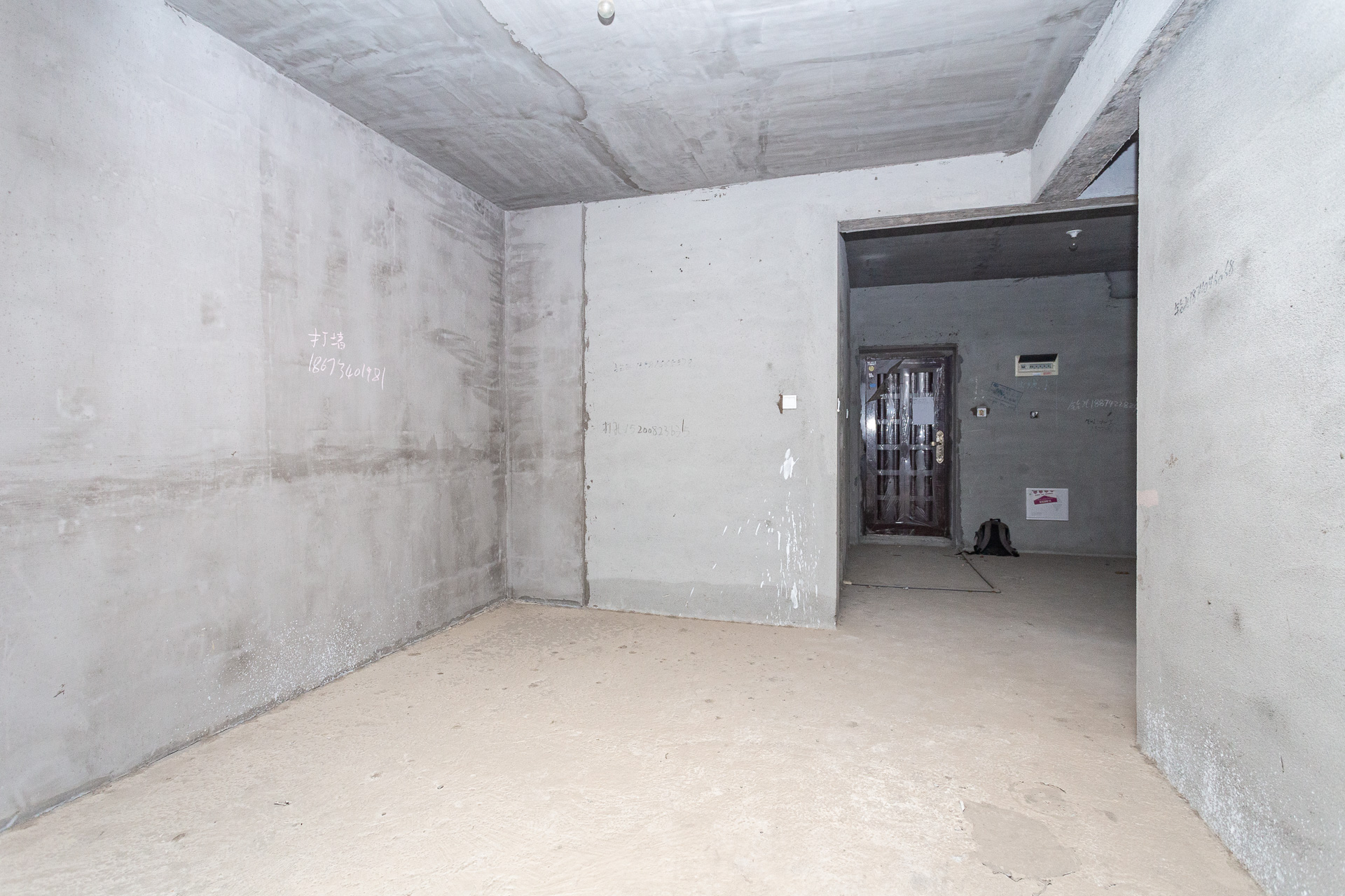 嘉宇银杉(嘉宇西苑) 3室2厅2卫 69.0万 嘉宇银杉(嘉宇西苑) 3室2厅2卫 69.0万客厅