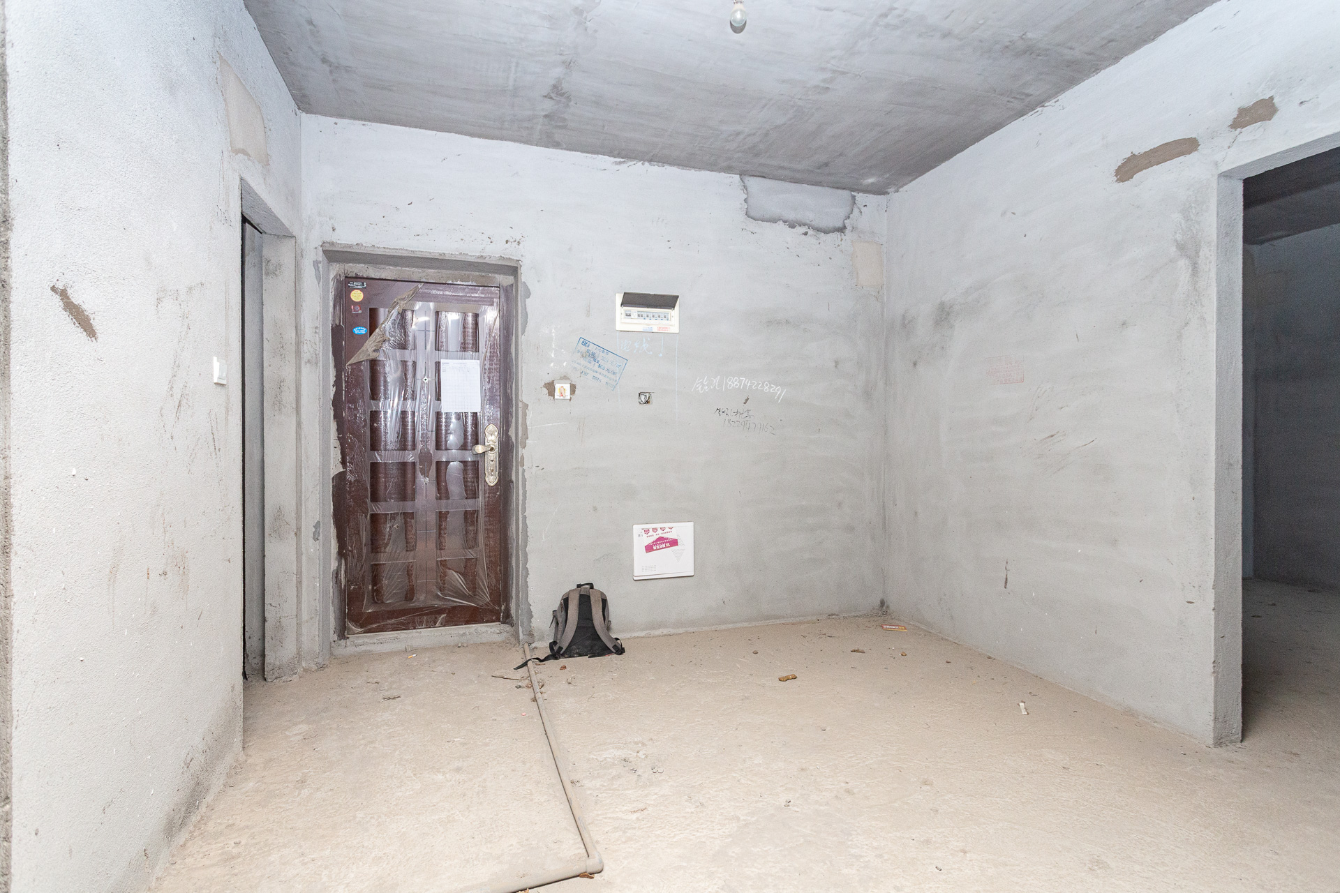 嘉宇银杉(嘉宇西苑) 3室2厅2卫 69.0万 嘉宇银杉(嘉宇西苑) 3室2厅2卫 69.0万客厅