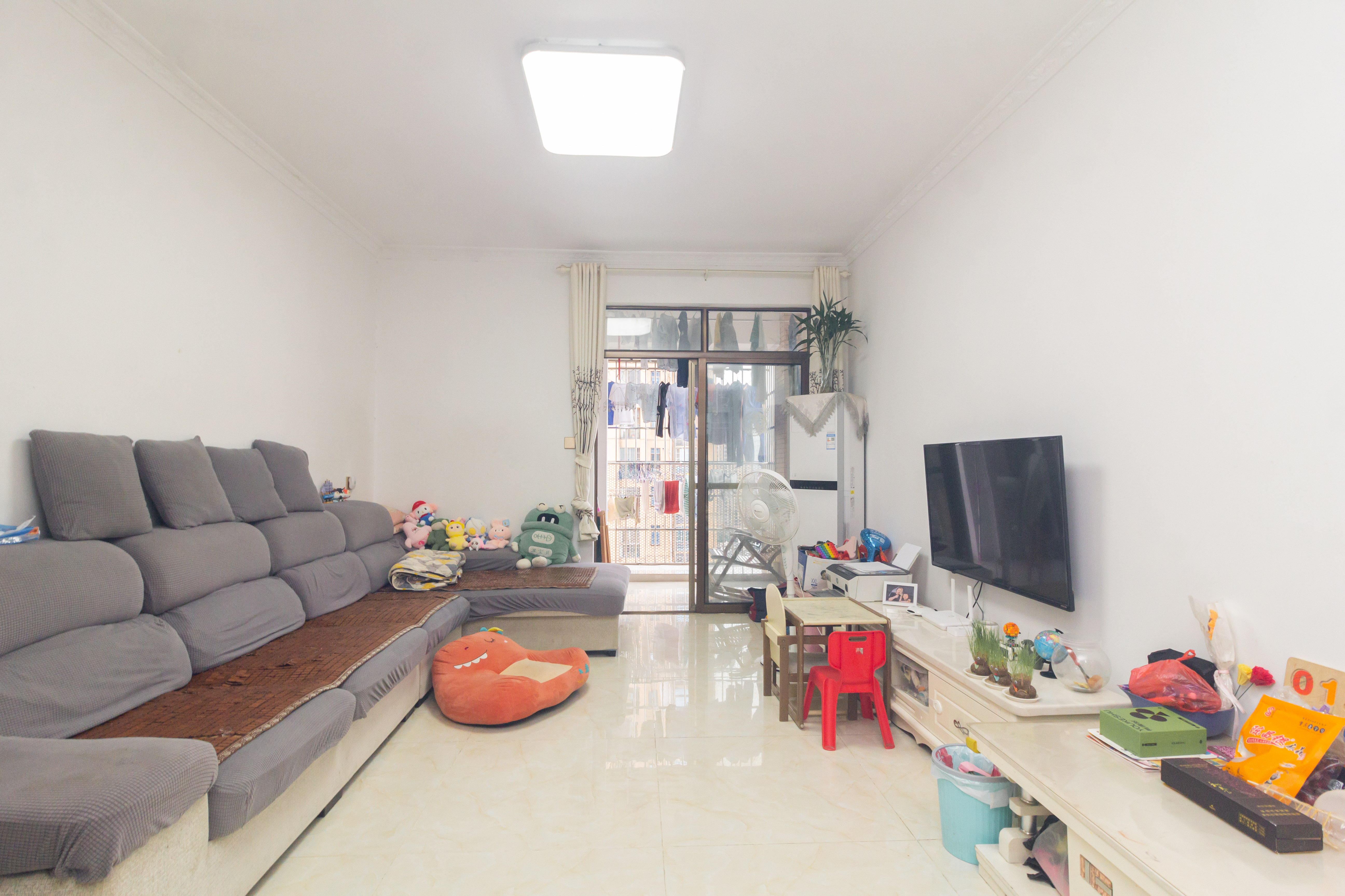 和泉嘉园 3室2厅1卫 58.0万 和泉嘉园 3室2厅1卫 58.0万客厅