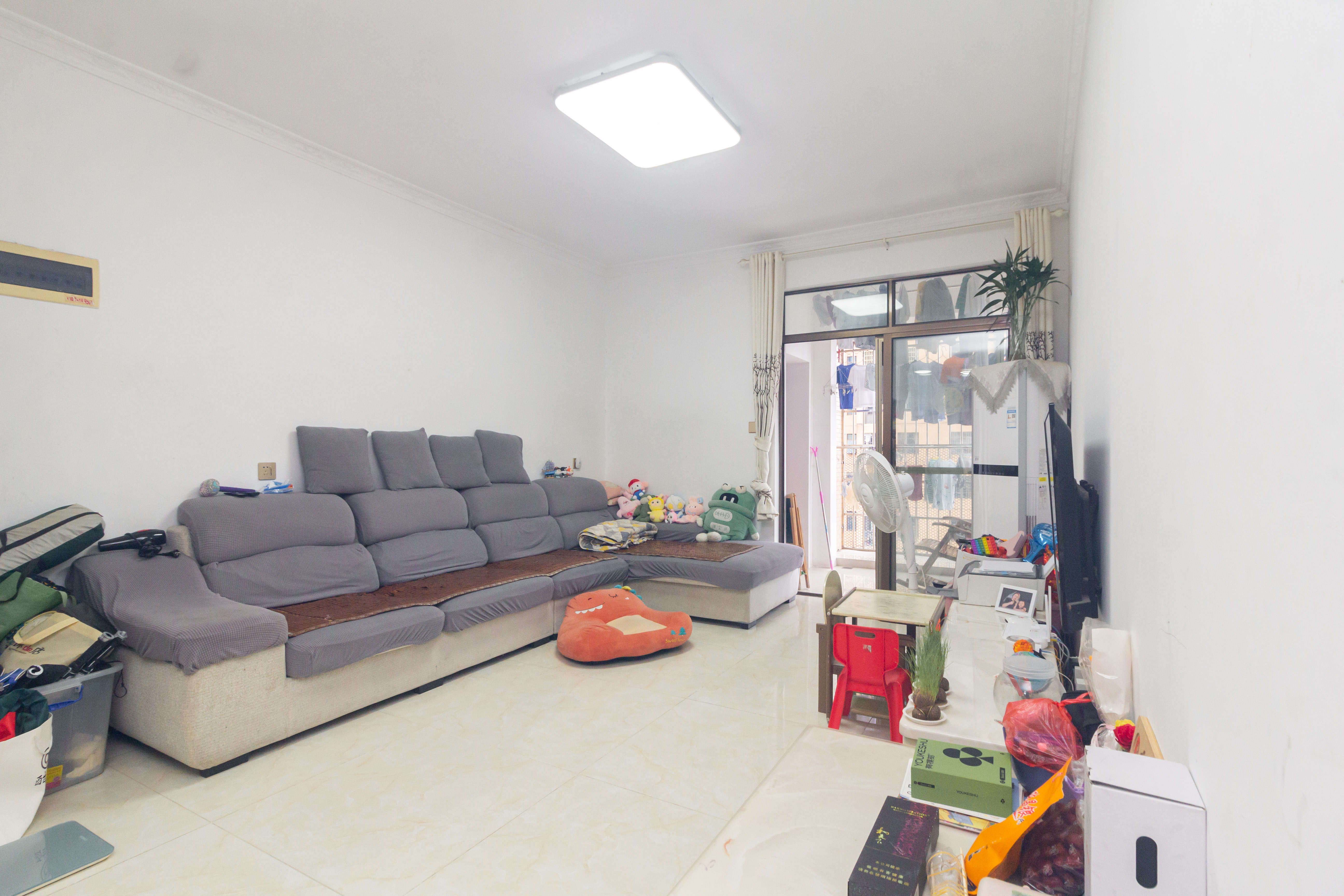 和泉嘉园 3室2厅1卫 58.0万 和泉嘉园 3室2厅1卫 58.0万客厅