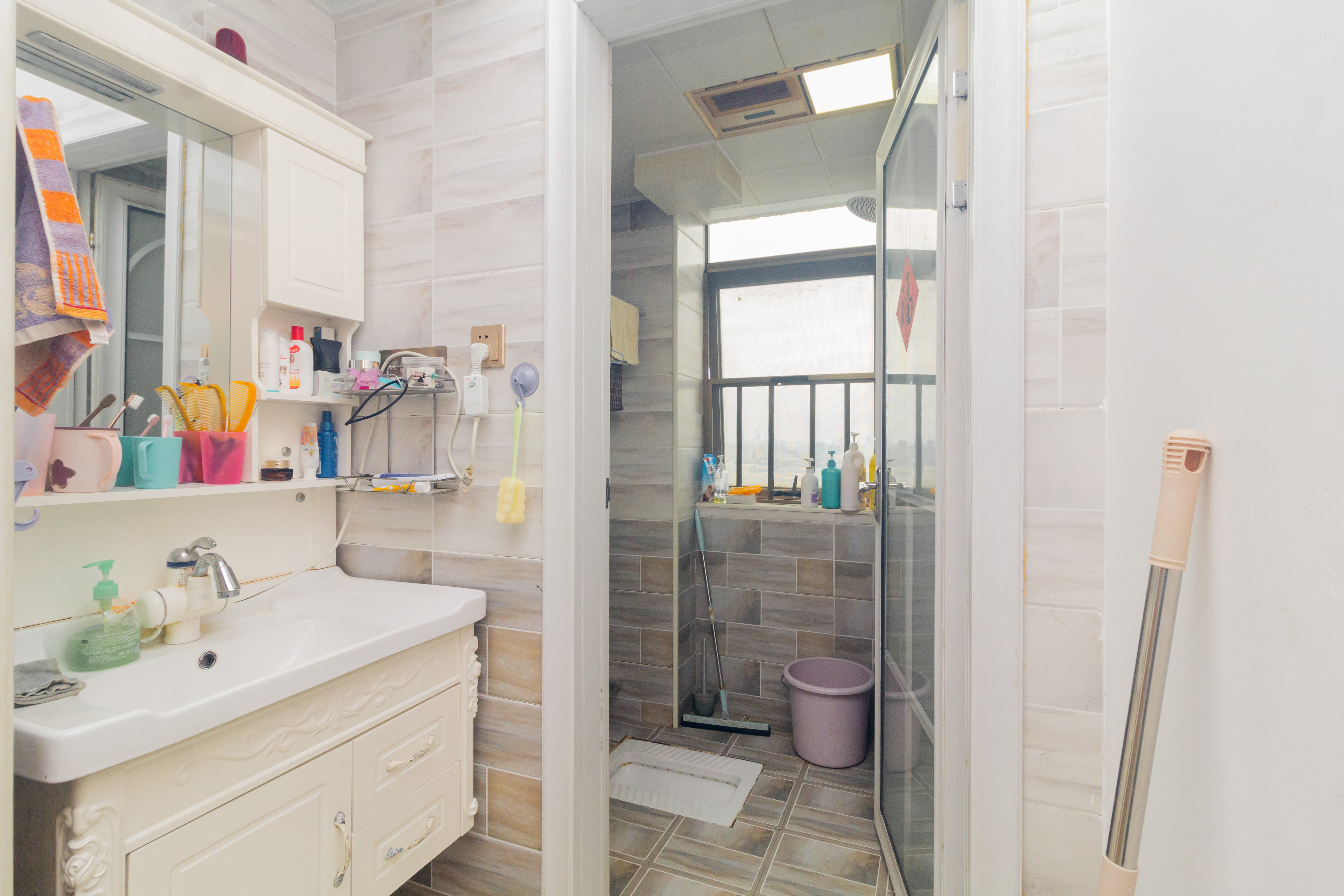 和泉嘉园 3室2厅1卫 58.0万 和泉嘉园 3室2厅1卫 58.0万卫生间